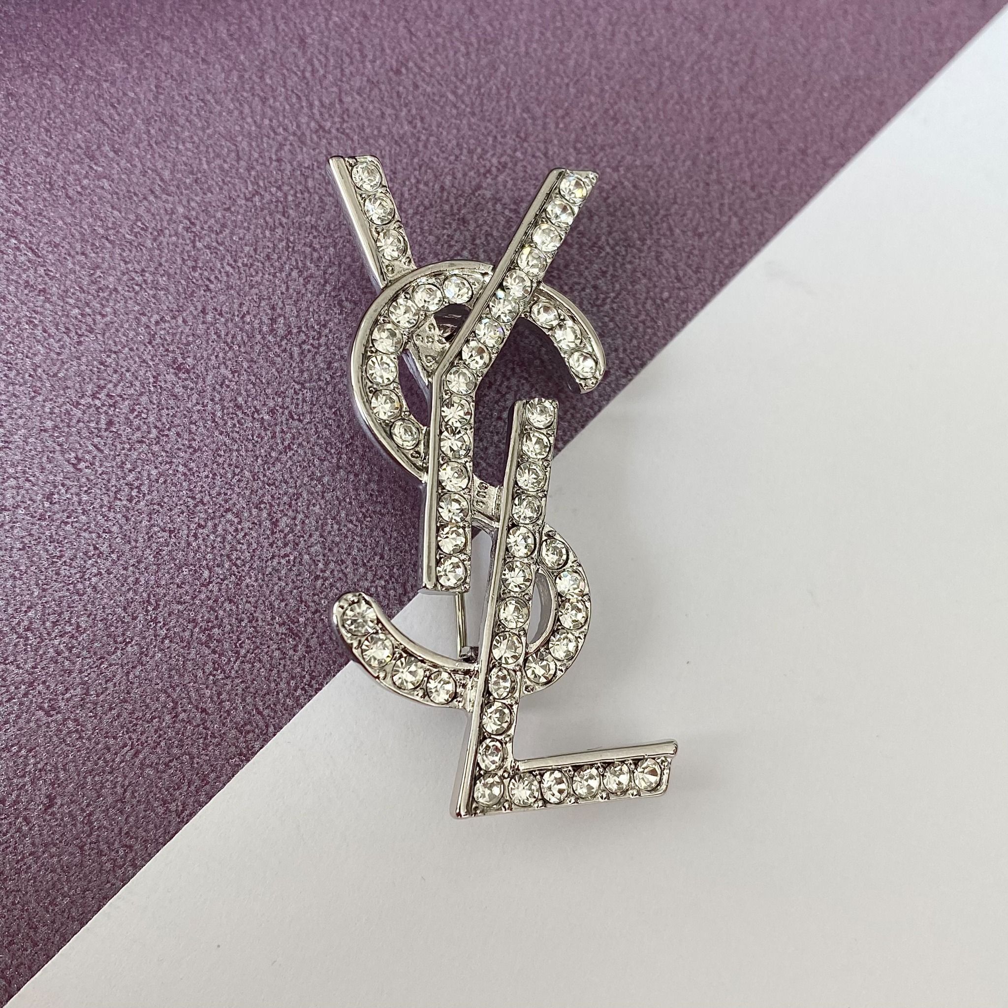 Cài Áo Nam, Nữ - YSL Màu Trắng Pha Lê (AH)