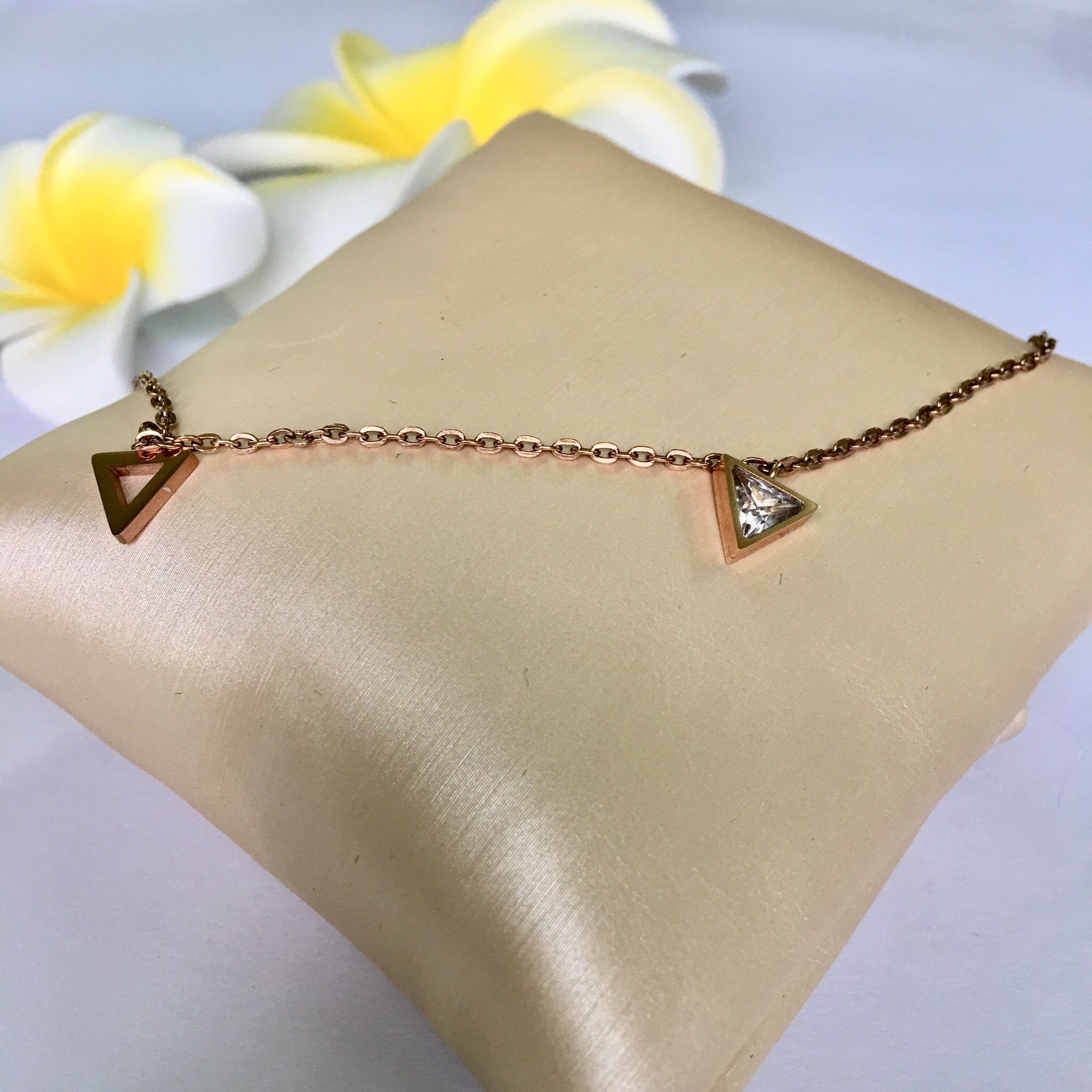 LẮC CHÂN TAM GIÁC PHA LÊ (AA)