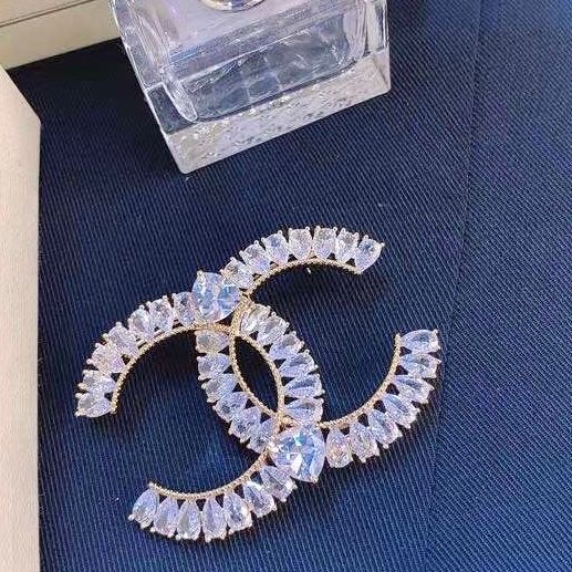 Cài Áo Nam, Nữ - Chanel Màu Vàng Pha Lê Trắng (CJ)