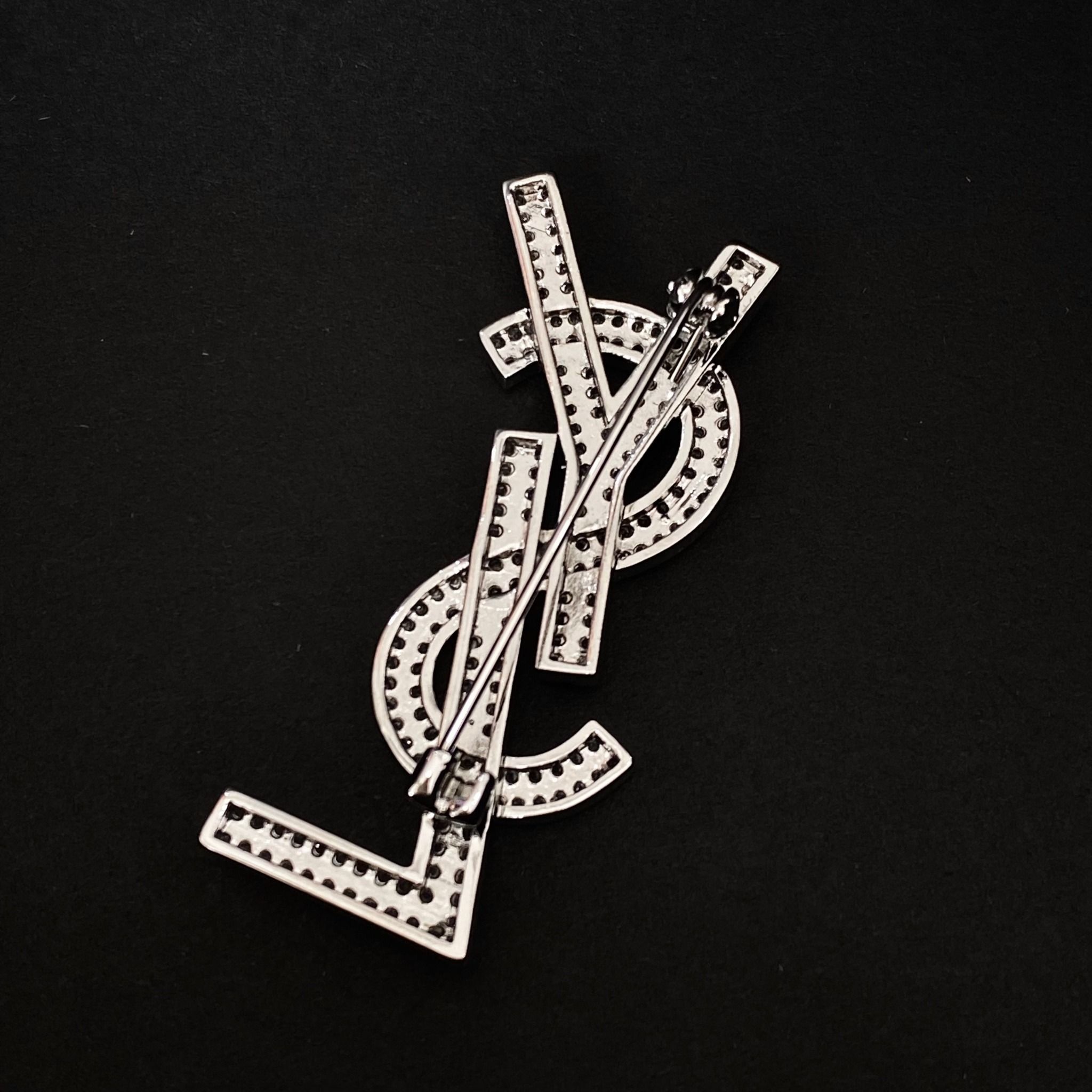 Cài Áo Nam, Nữ - YSL Màu Trắng Pha Lê (AD)