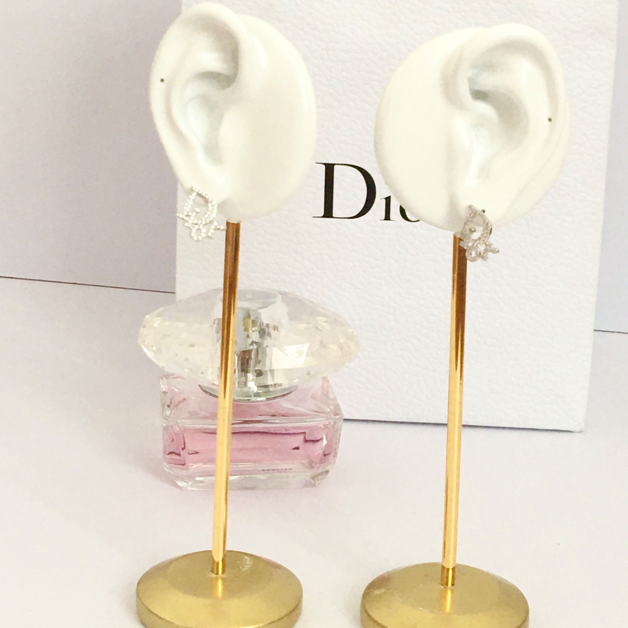 Bông Tai Dior Màu Vàng 1,2cm Pha Lê Trắng (AW)