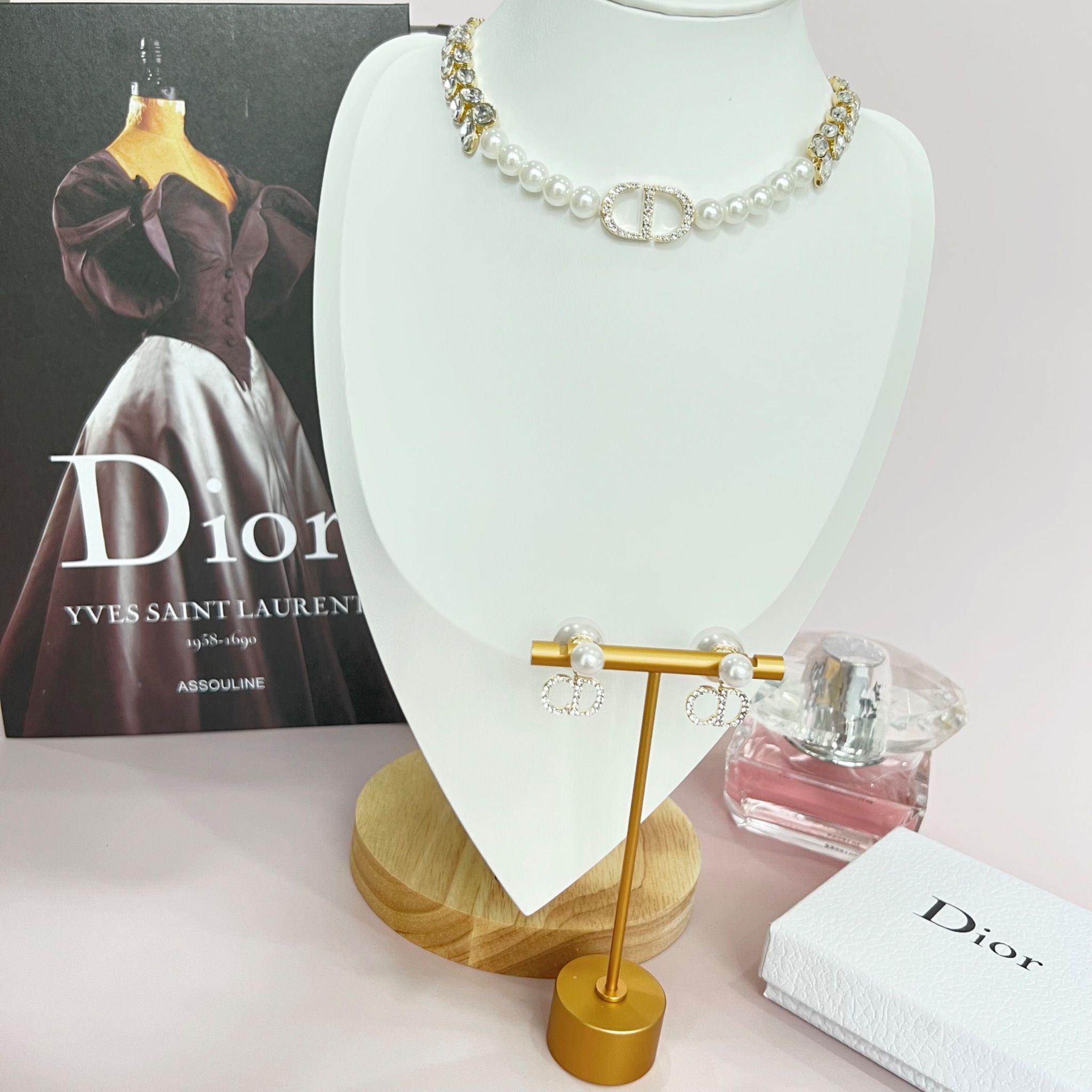 Bộ Trang Sức Di.oor Trắng - Vòng cổ Choker & Bông Tai Ngọc Trai, Pha Lê 2 Kiểu Đeo Quý Phái (AL)