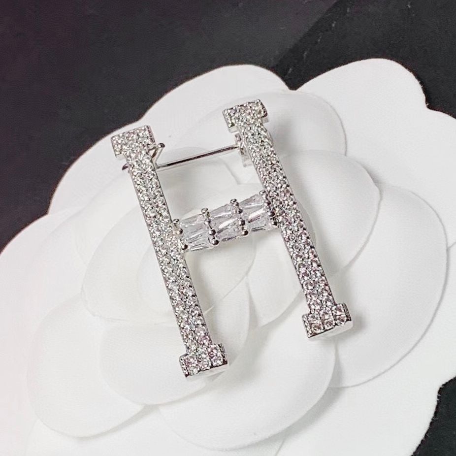 Cài Áo Hermes Màu Trắng Pha Lê (AB)