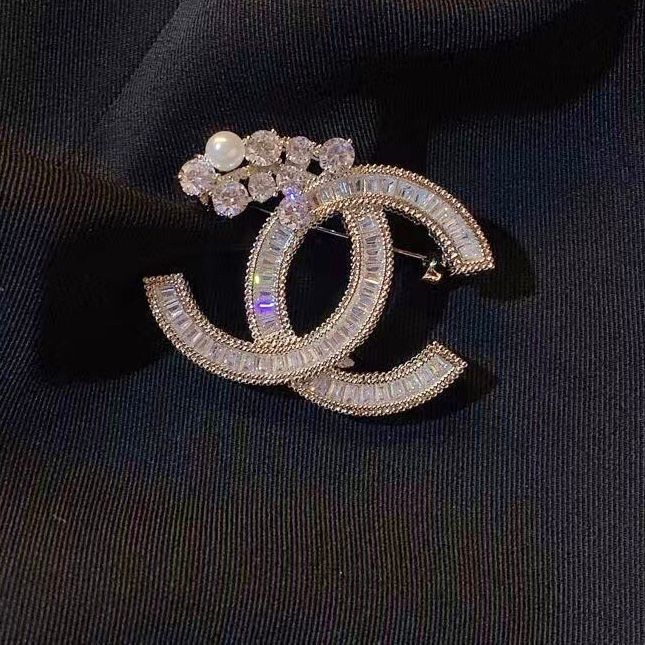 Cài Áo Nam, Nữ - Chanel Màu Vàng Ngọc Trai & Pha Lê Trắng (CF)