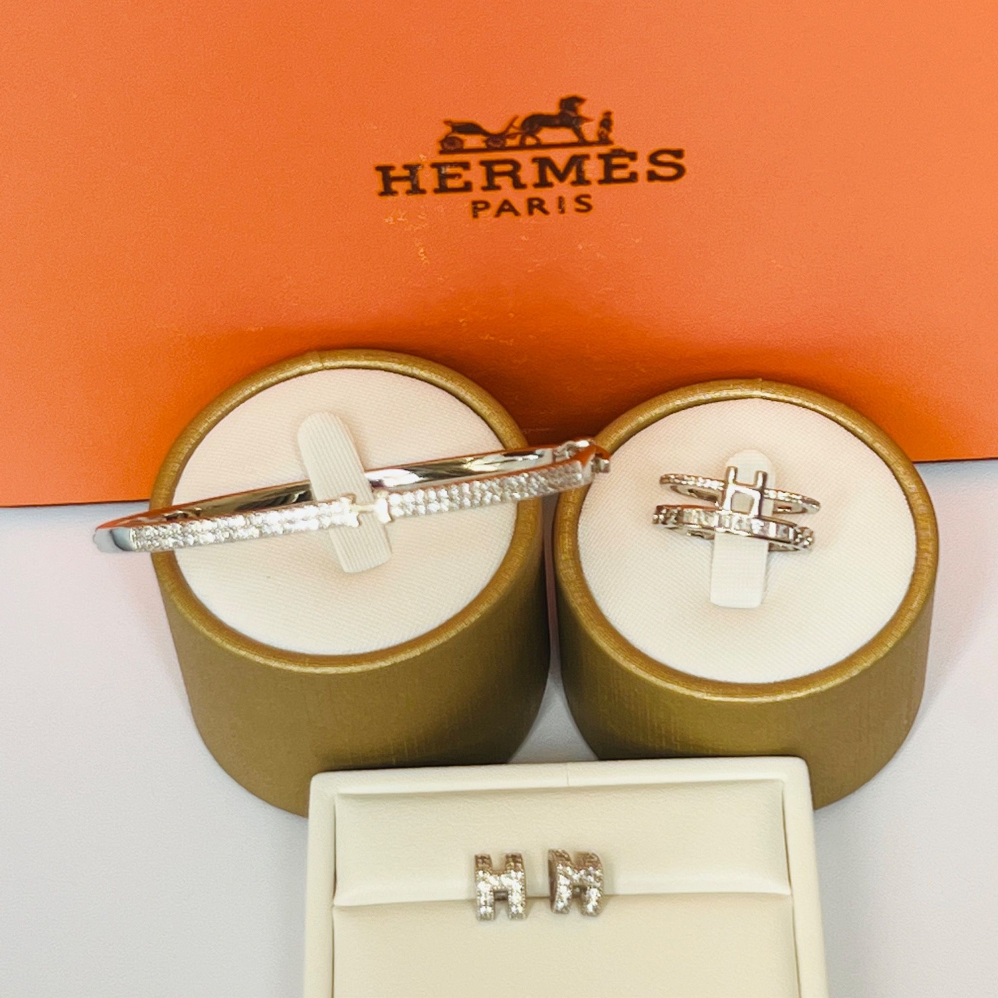 Bộ Trang Sức Hermes Trắng - Vòng Tay, Nhẫn & Bông Tai Pha Lê (AA)