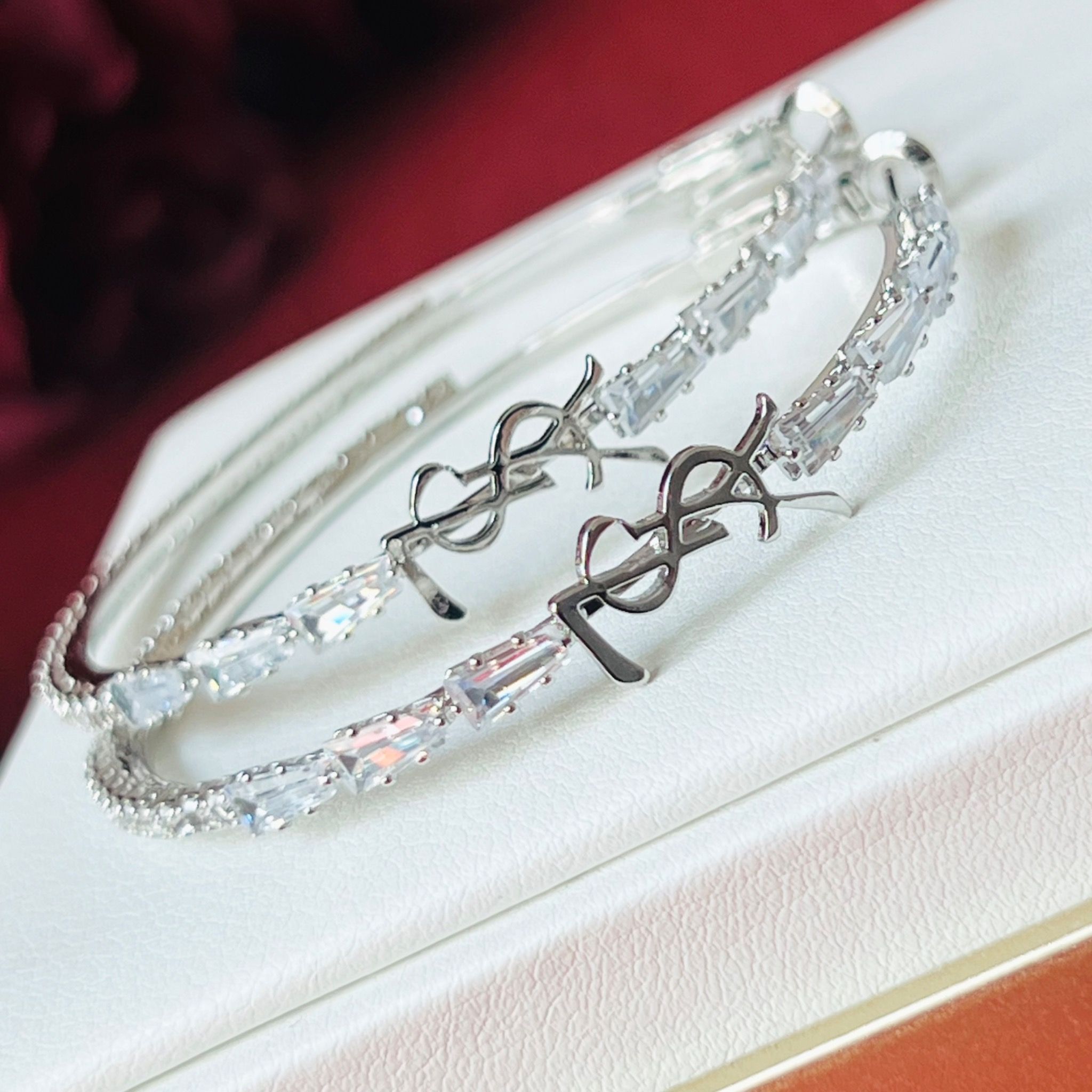 Bông Tai Khoen Tròn YSL Màu Trắng 4,3cm Pha Lê (BT)