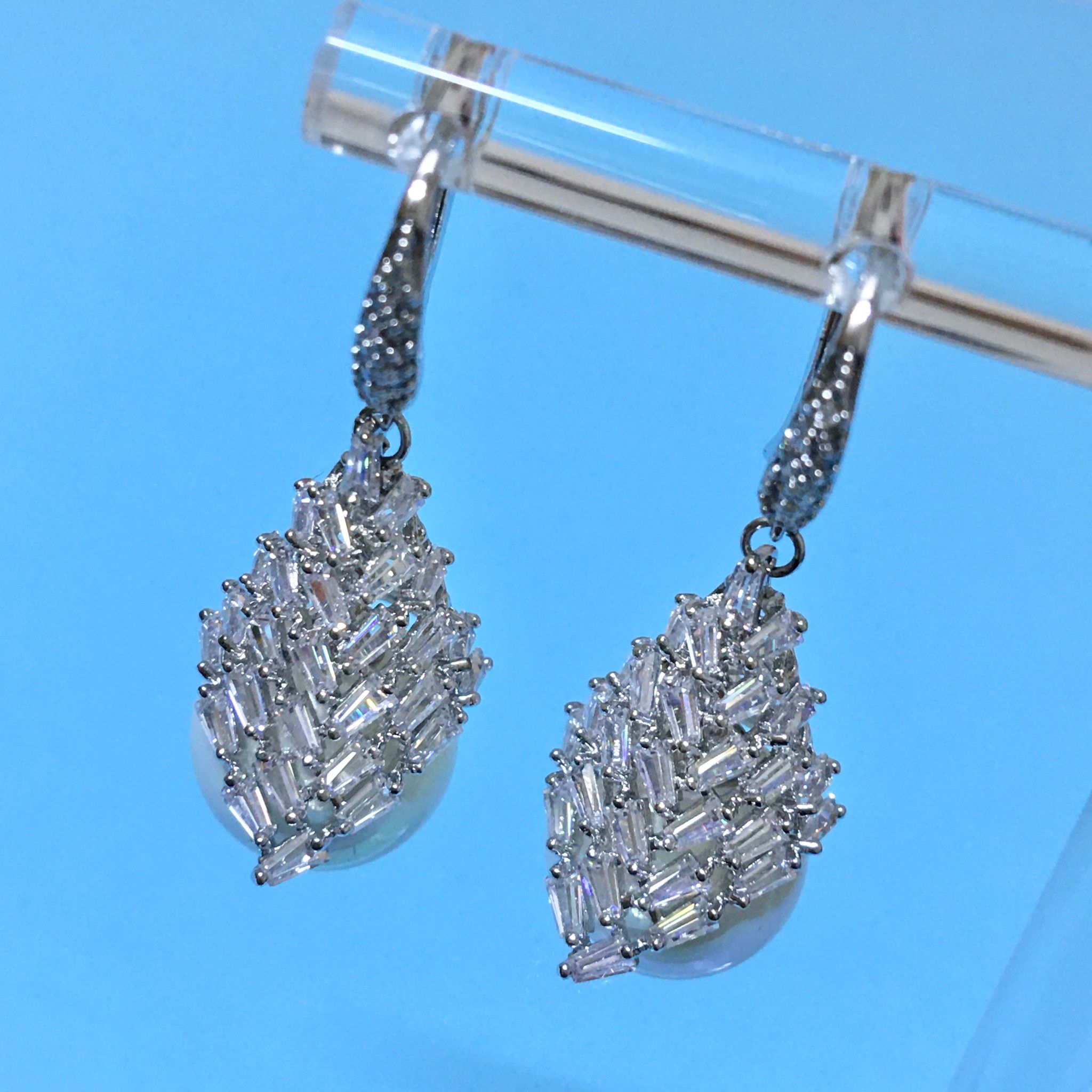 KHUYÊN TAI GIỌT NƯỚC PHA LÊ & HẠT NGỌC (AH)