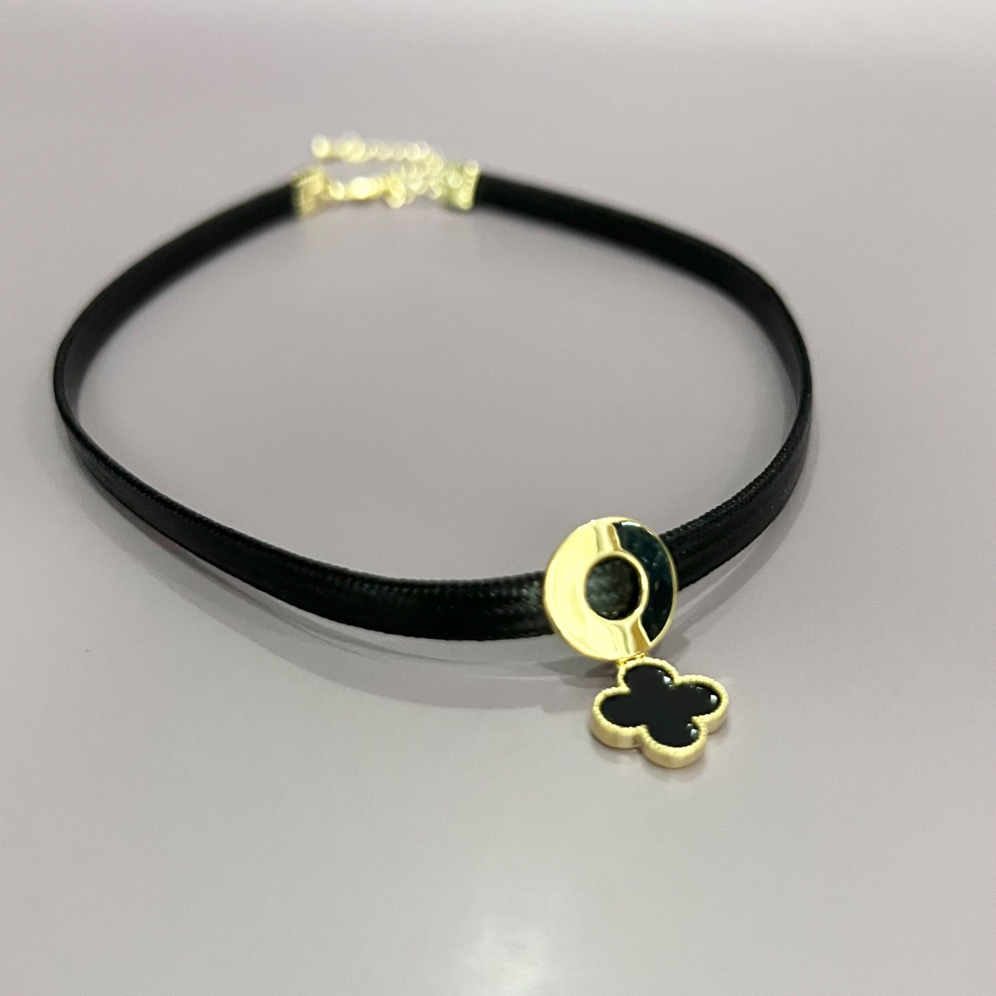 Vòng Cổ Choker Cỏ 4 Lá May Mắn Titan Cao Cấp Màu Vàng (AB)