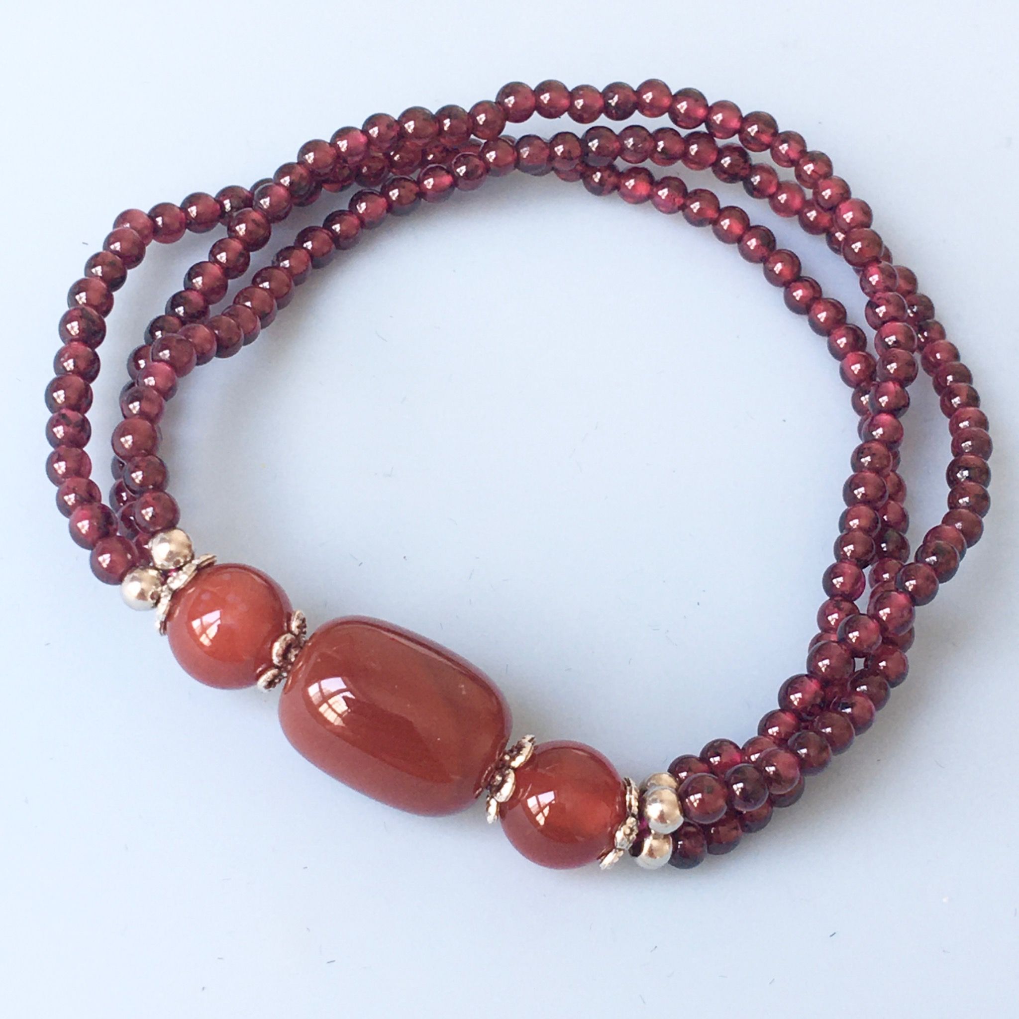 Vòng Tay Phong Thuỷ Cao Cấp - Đá Garnet Ngọc Hồng Lựu Thiên Nhiên 3 Vòng May Mắn & Bình An