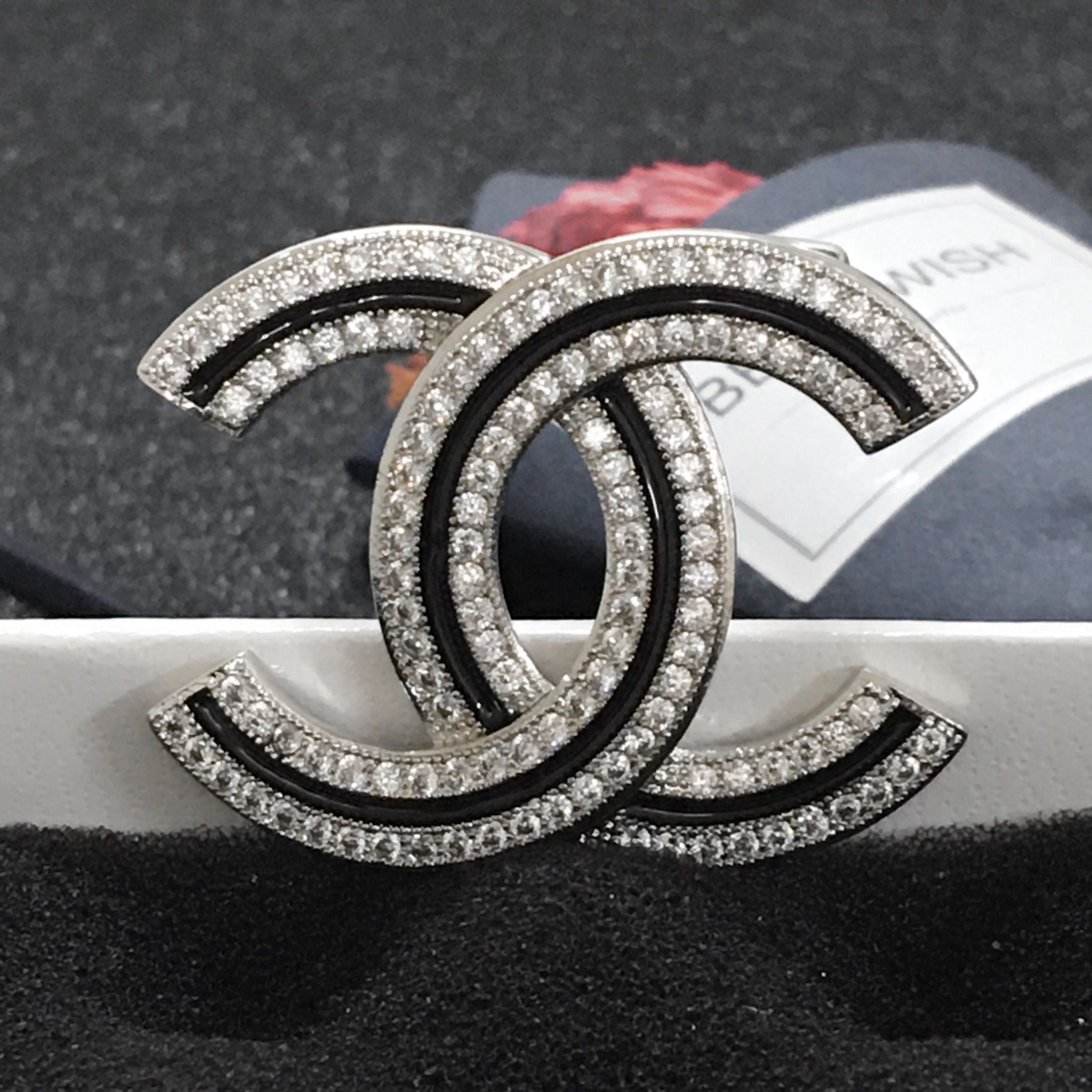 Cài Áo Chanel Màu Trắng Đen Pha Lê (BA)