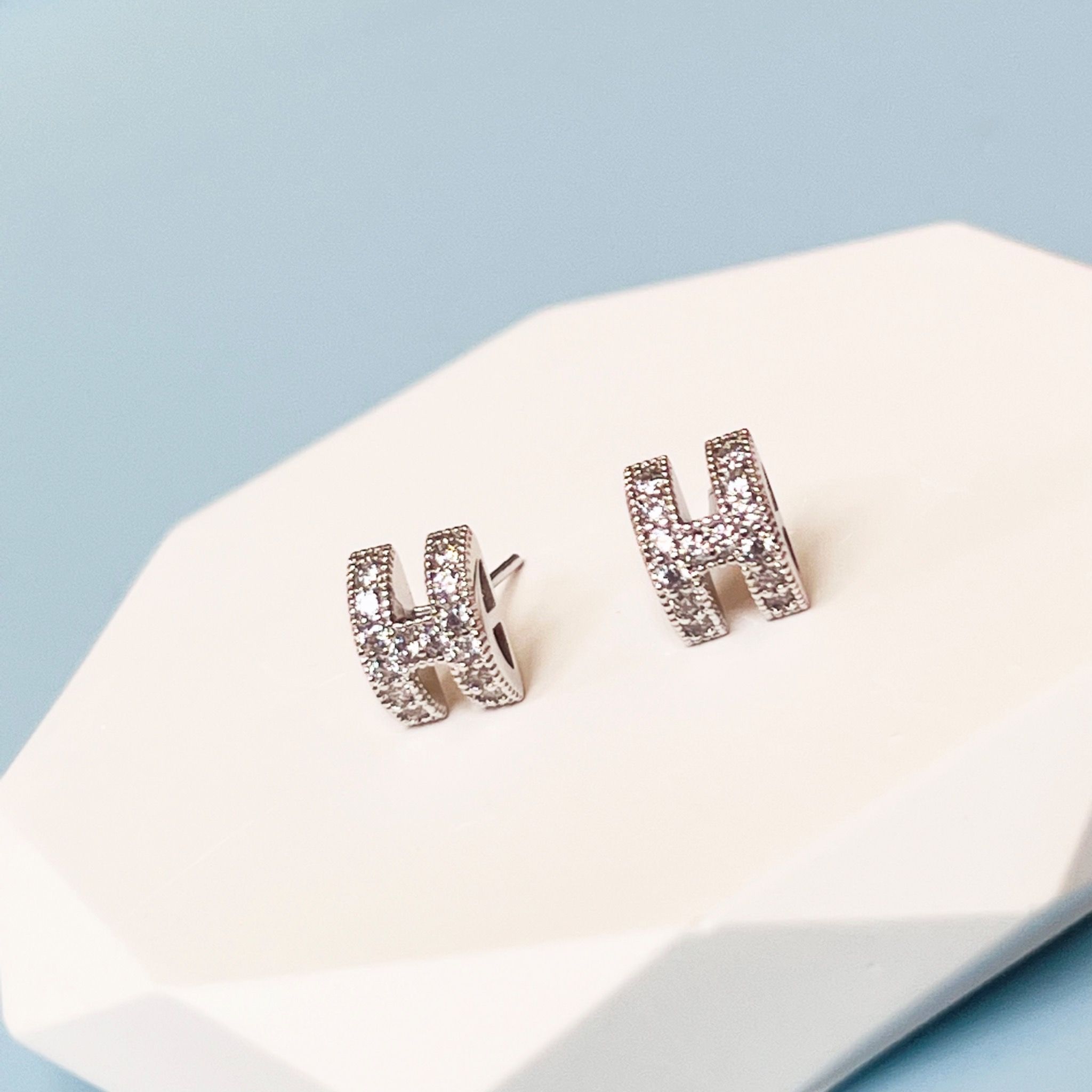 Bộ Trang Sức Hermes Trắng - Vòng Tay, Nhẫn & Bông Tai Pha Lê (AA)