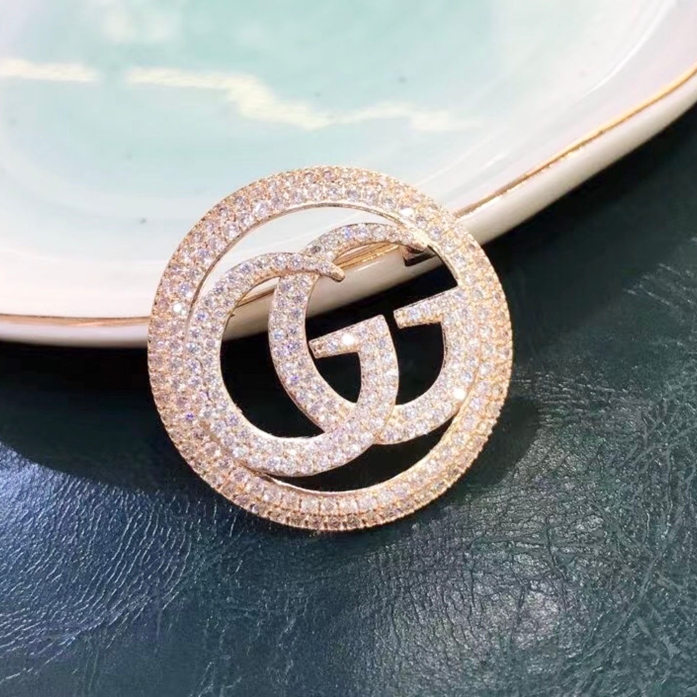 Cài Áo Nam, Nữ - Gucci Màu Vàng Hồng Pha Lê Trắng (AE)