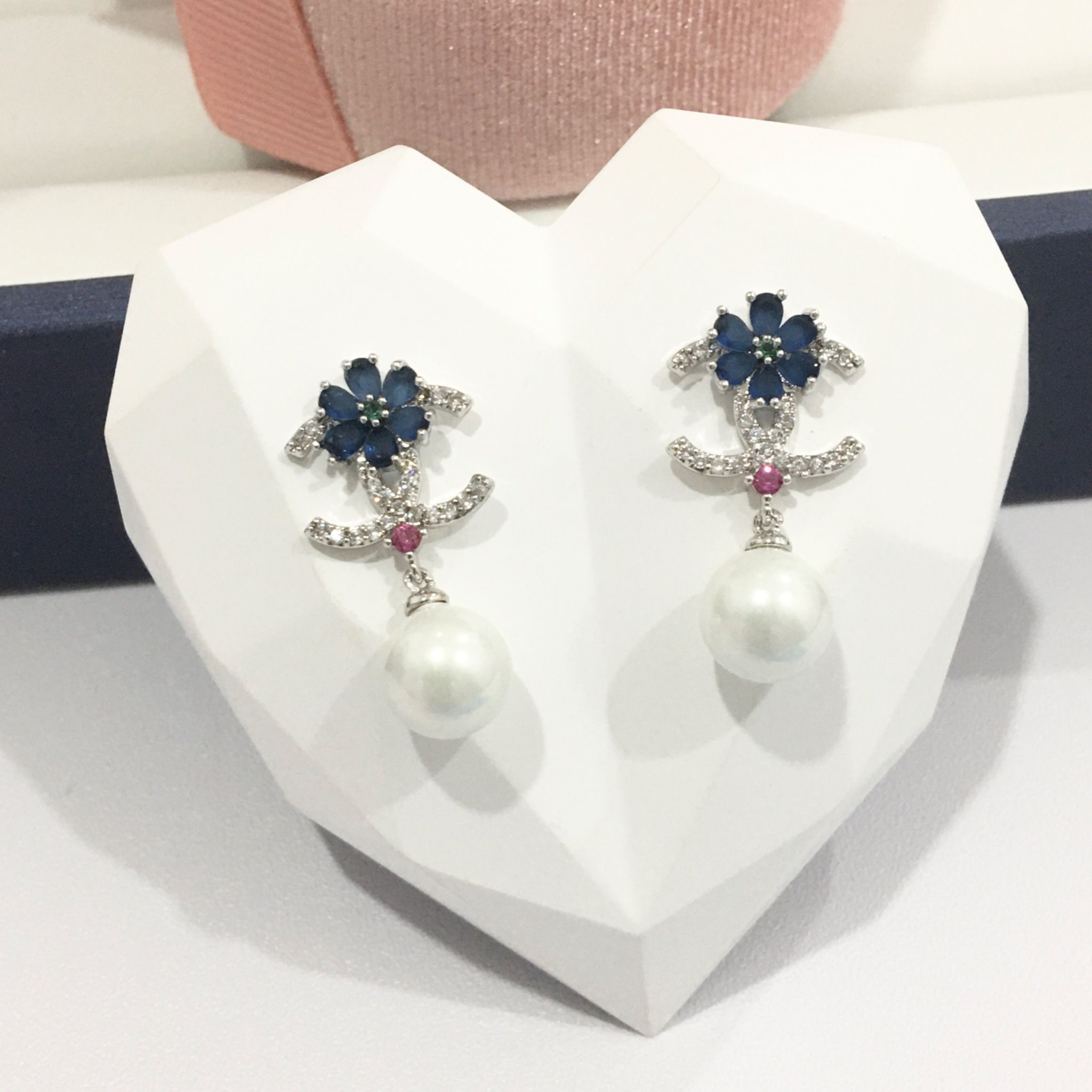 Bông Tai Cánh Hoa Chanel Màu Xanh Bích Ngọc Trai (CN)