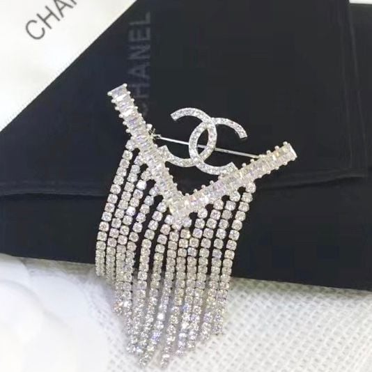 Cài Áo Nam, Nữ - Chanel Màu Trắng Pha Lê (CA)