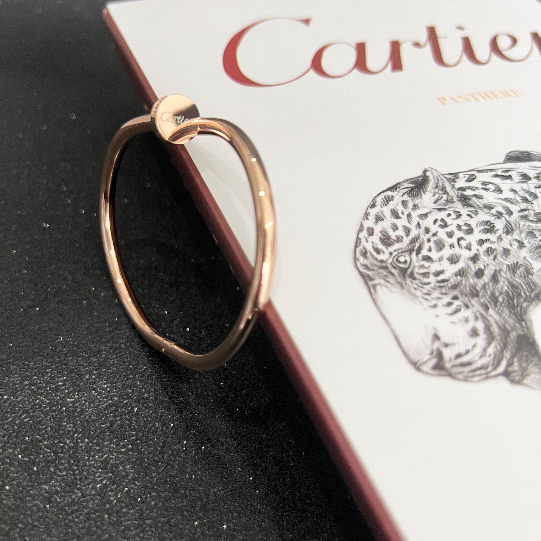 Vòng Tay Nam, Nữ TiTan Cao Cấp - Cartier Cây Đinh Màu Vàng Hồng Pha Lê Trắng