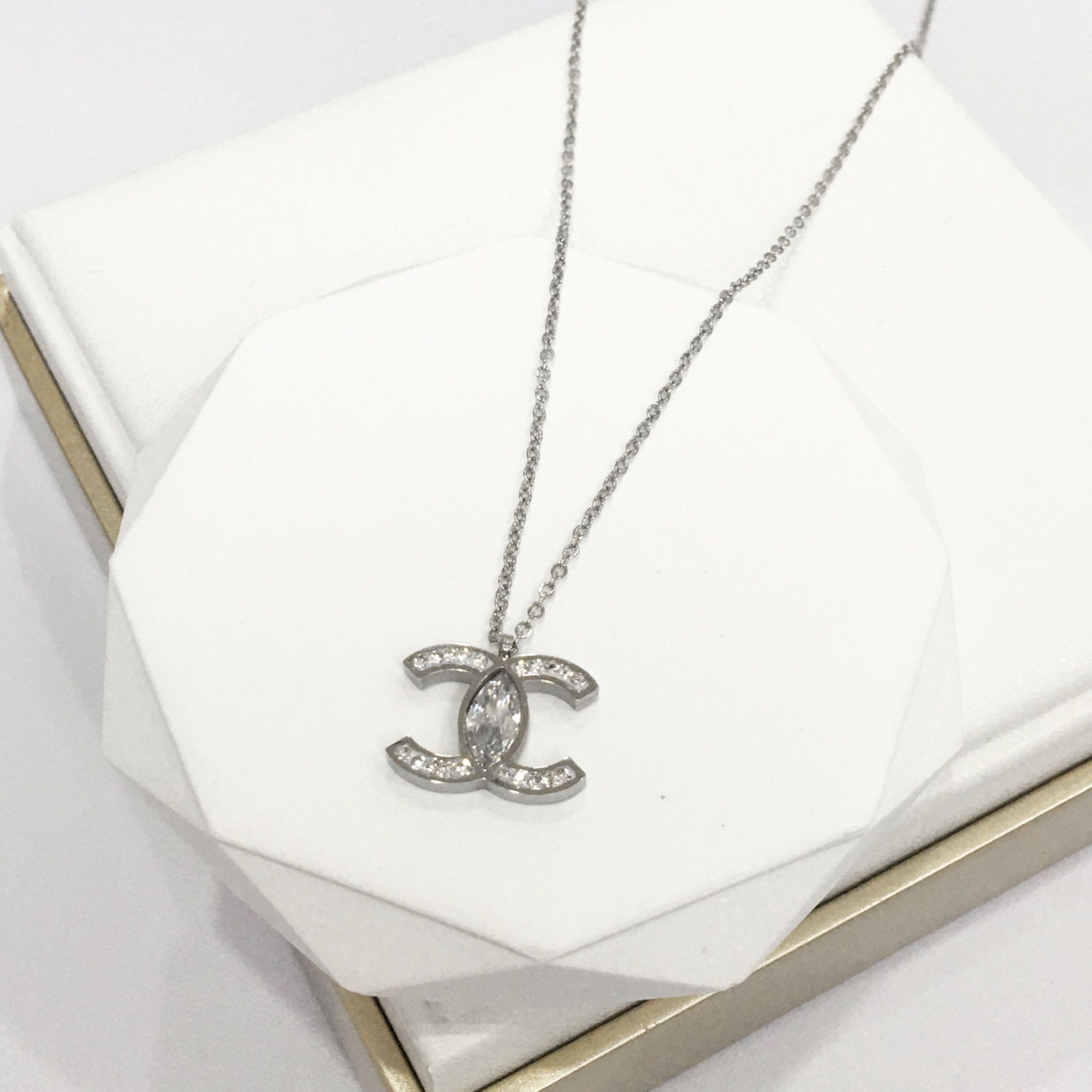 Dây Chuyền Chanel Pha Lê Trắng Titan Cao Cấp (AB)