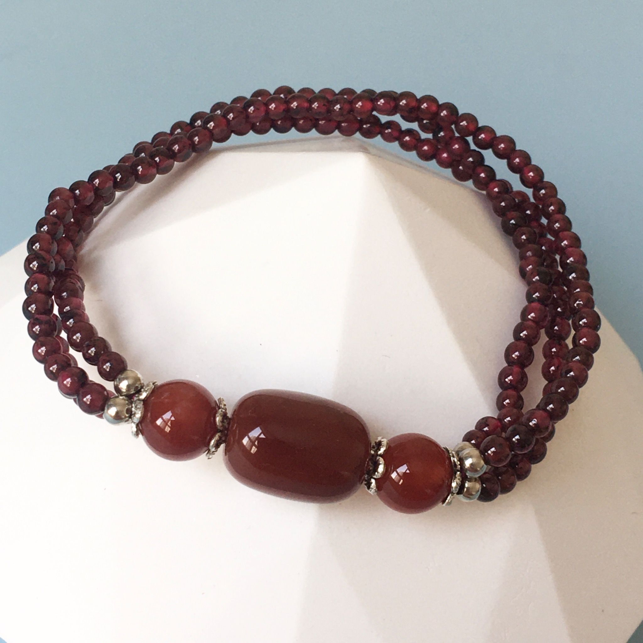 Vòng Tay Phong Thuỷ Cao Cấp - Đá Garnet Ngọc Hồng Lựu Thiên Nhiên 3 Vòng May Mắn & Bình An