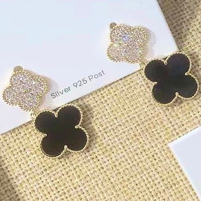 Bông Tai Cỏ 4 Lá May Mắn Màu Đen Pha Lê (AK)