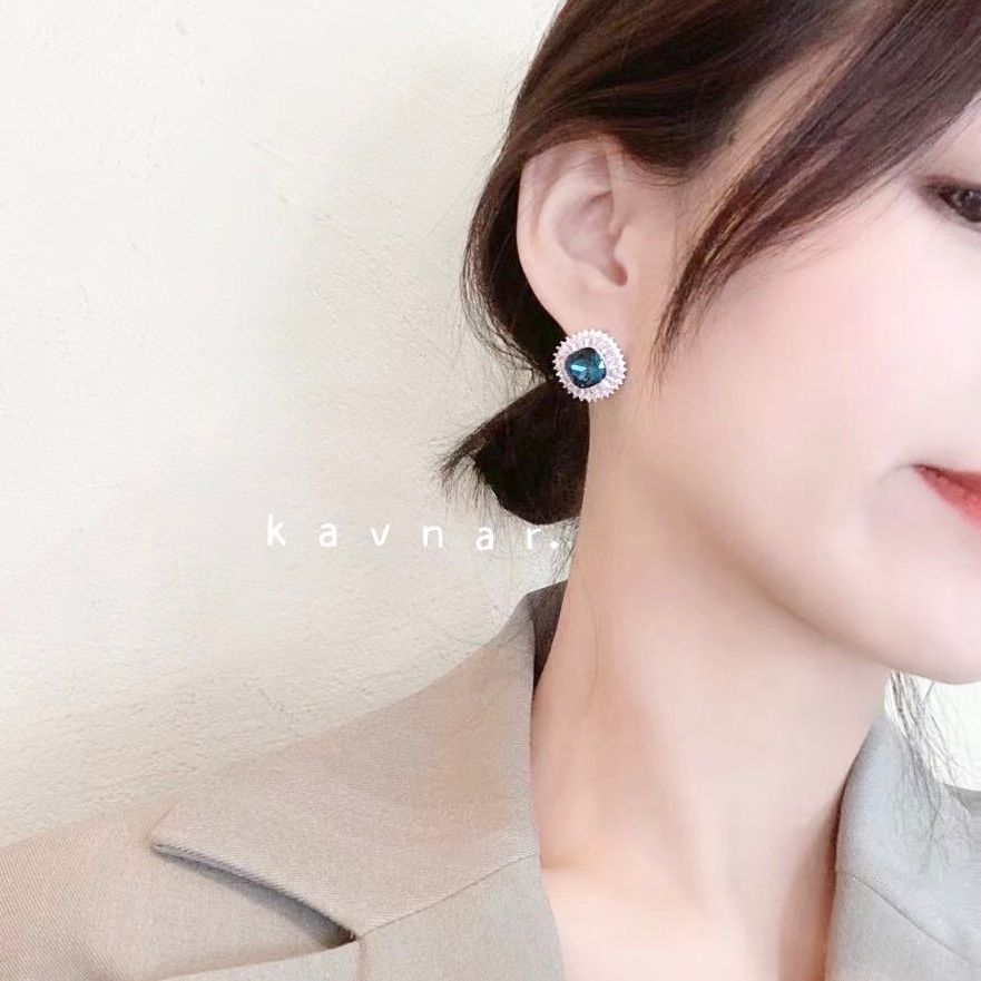 Bông Tai Vuông Bản To Pha Lê Xanh Bích & Trắng Sang Trọng (AP)