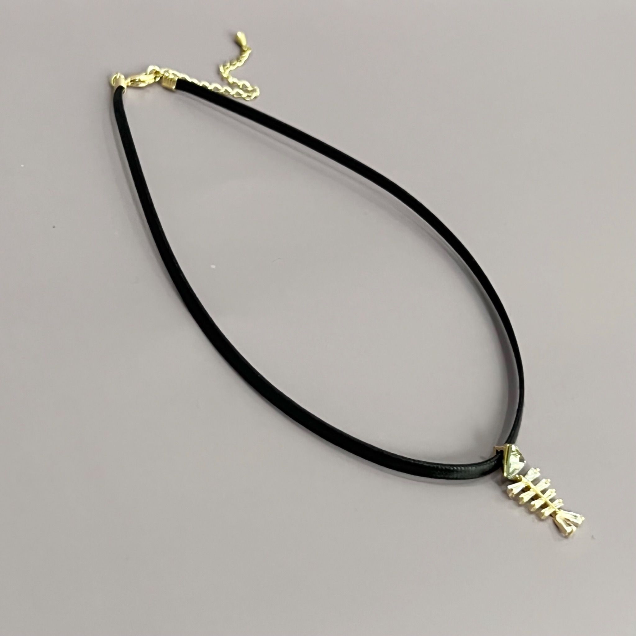 Dây Chuyền Ngắn - Choker Bộ Xương Cá Pha Lê Xanh Rêu & Trắng