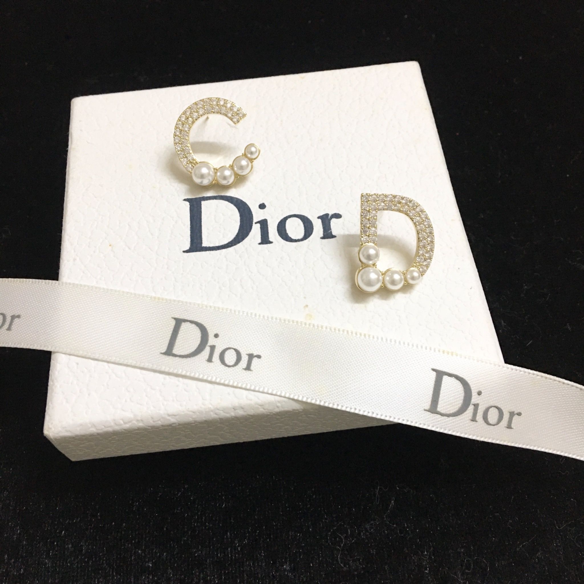 Bông Tai Dior Màu Vàng Bản To Ngọc Trai & Pha Lê Trắng (AE)