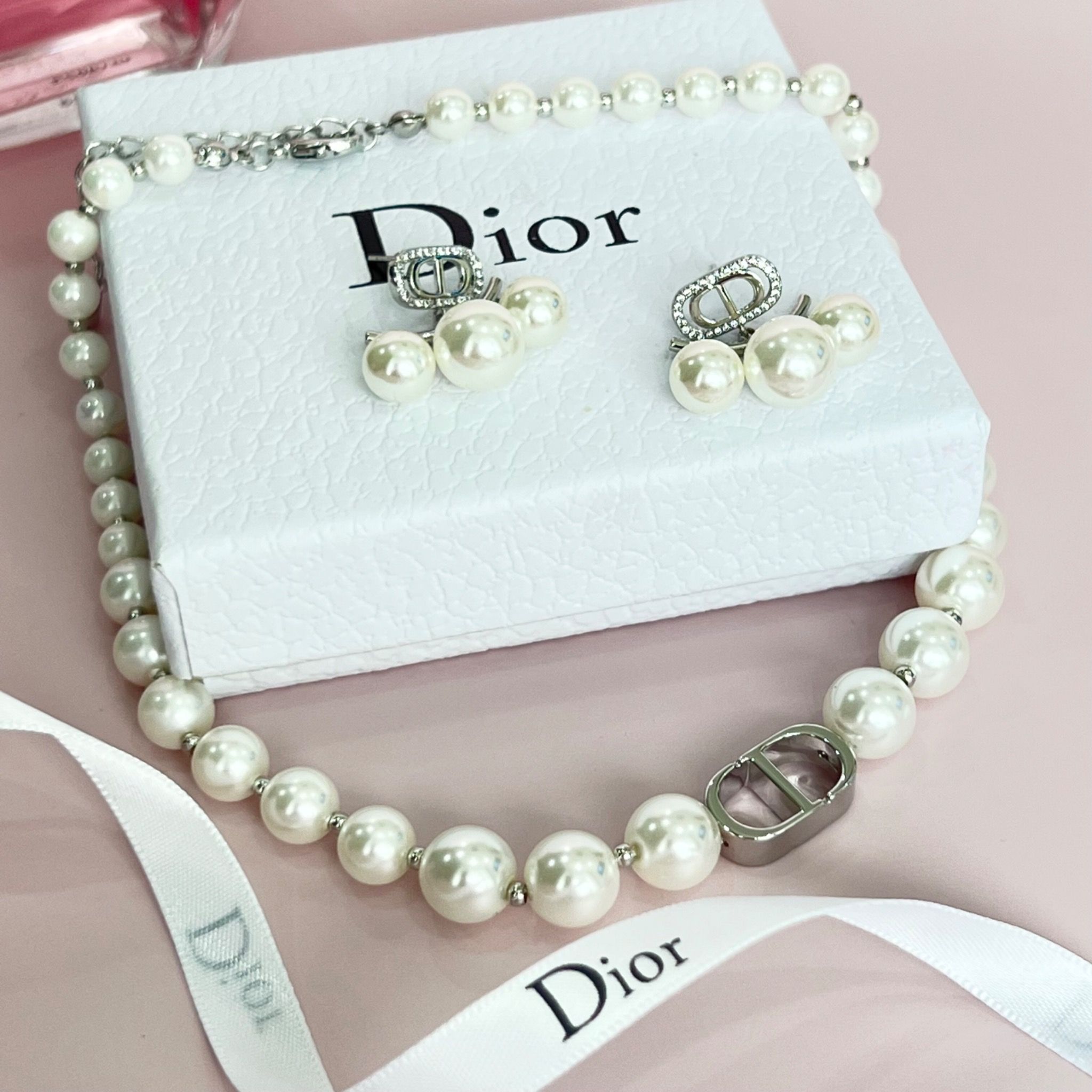 Bộ Trang Sức Dior Trắng - Vòng cổ Choker & Bông Tai Ngọc Trai Quý Phái (AB)