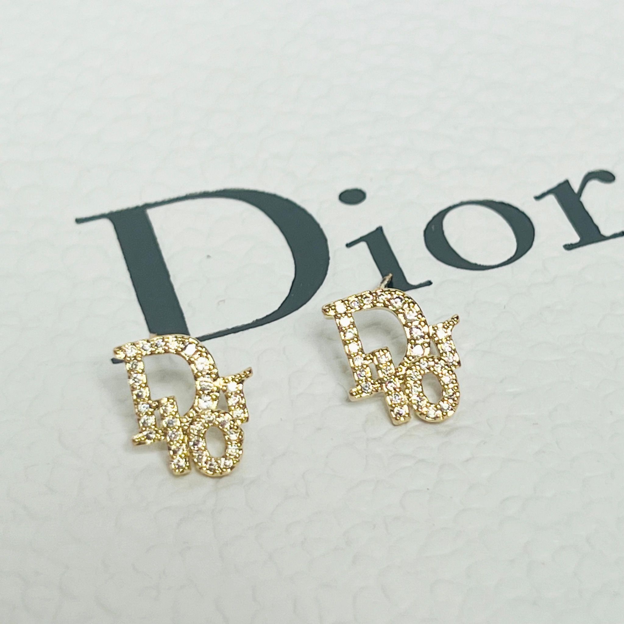 Bông Tai Dior Màu Vàng 1,2cm Pha Lê Trắng (AW)