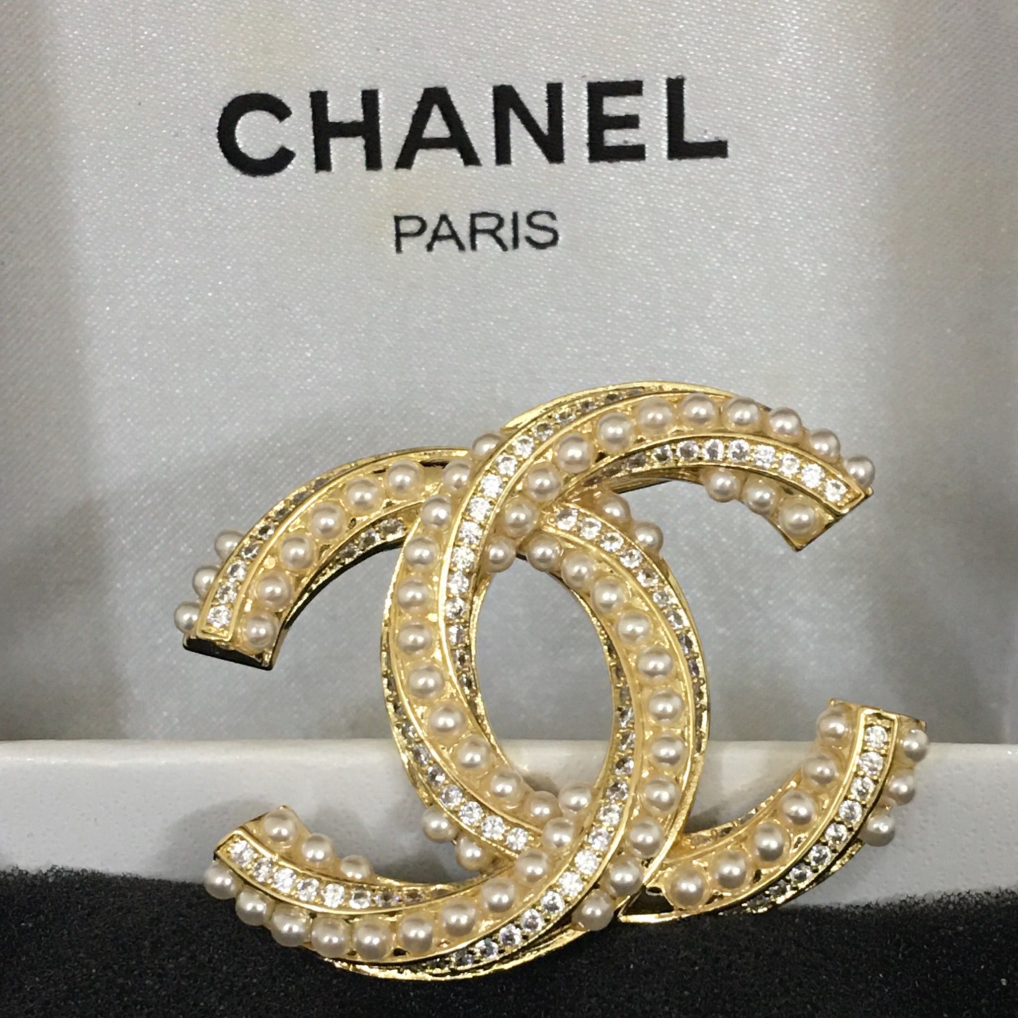 Cài Áo - Chanel Màu Vàng Ngọc Trai & Pha Lê Trắng (AZ)