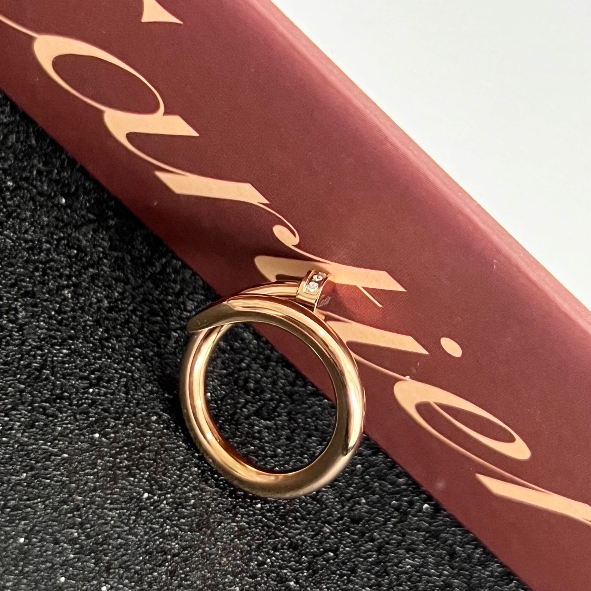 Nhẫn Titan Cao Cấp - Cây Đinh Cartier Màu Vàng Hồng Pha Lê (AA)