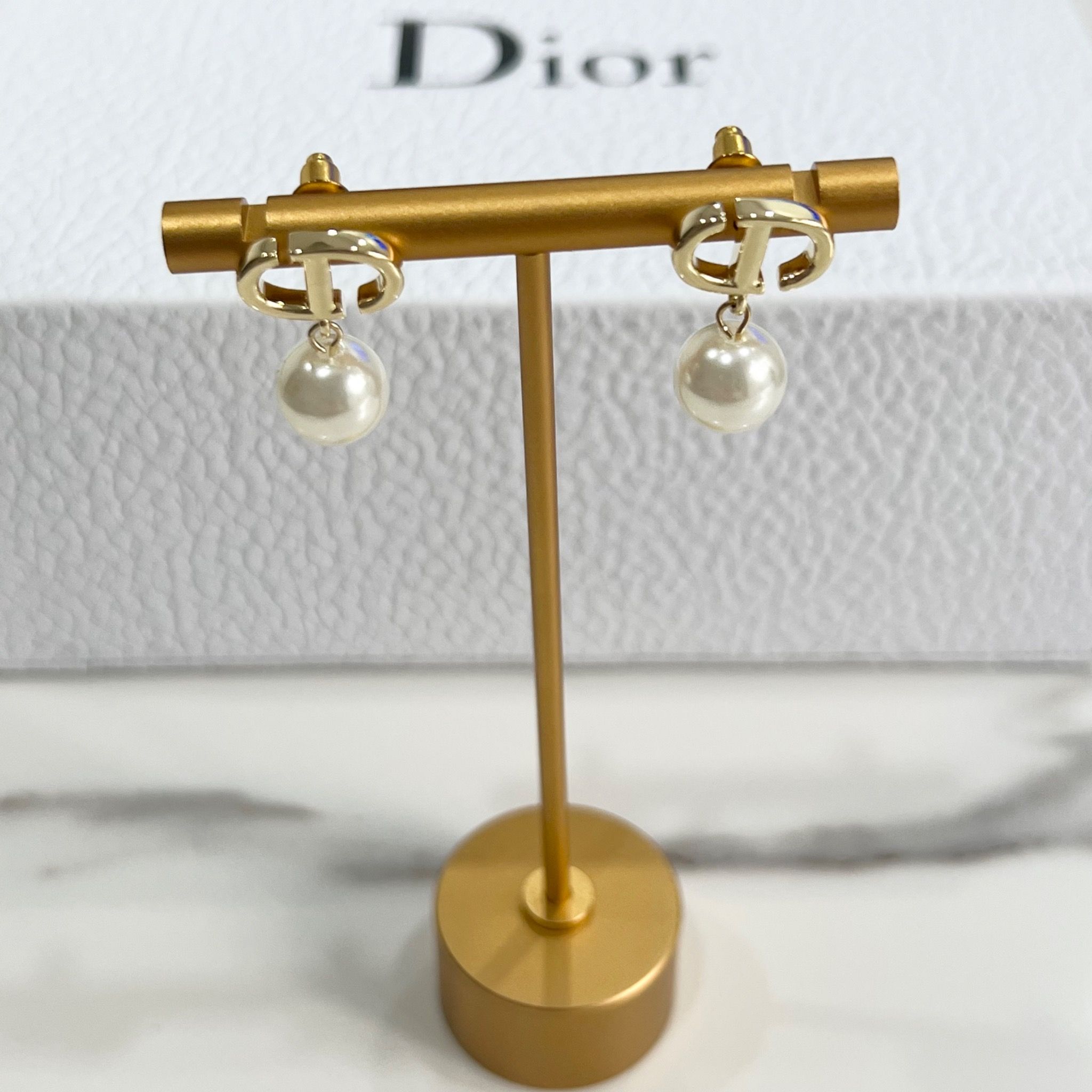 Bông Tai Dior Màu Vàng Ngọc Trai (AQ)