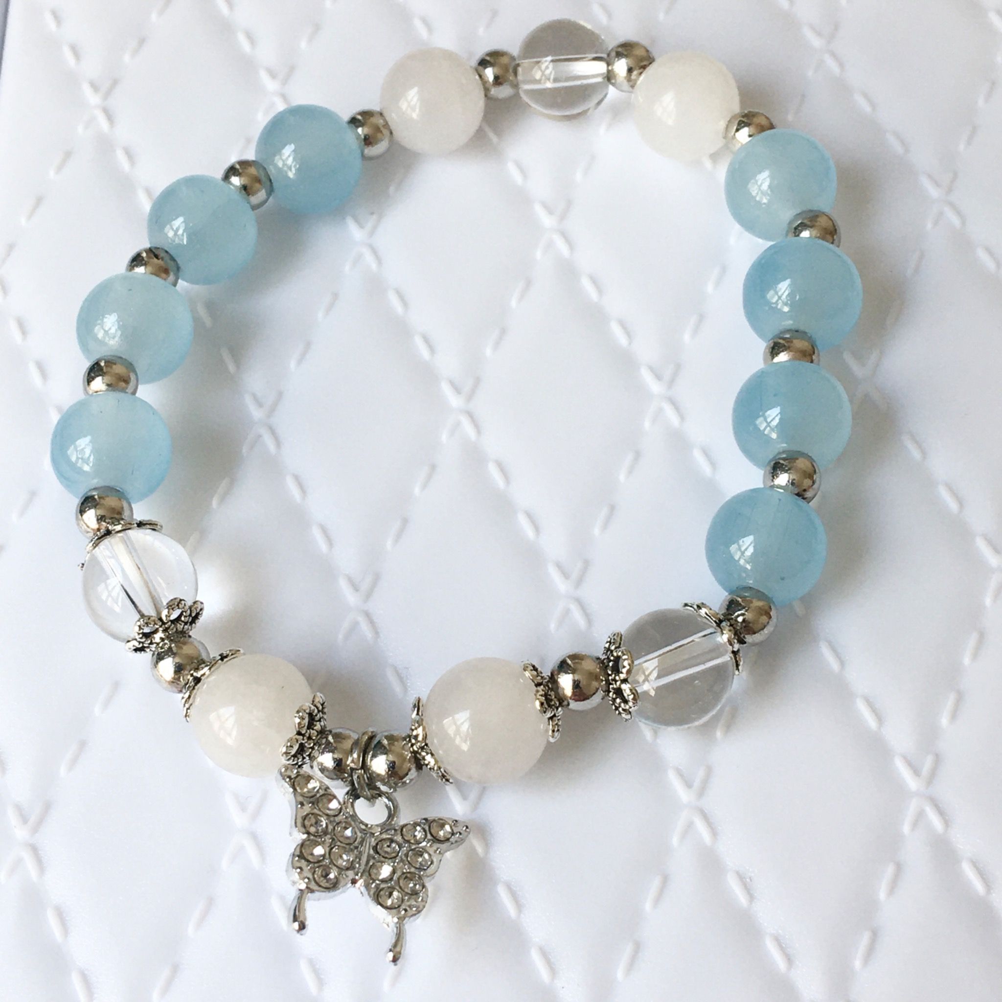 Vòng Tay Phong Thuỷ Cao Cấp - Con Bướm Trắng & Đá Aquamarine, Đá Thạch Anh Trắng Thiên Nhiên