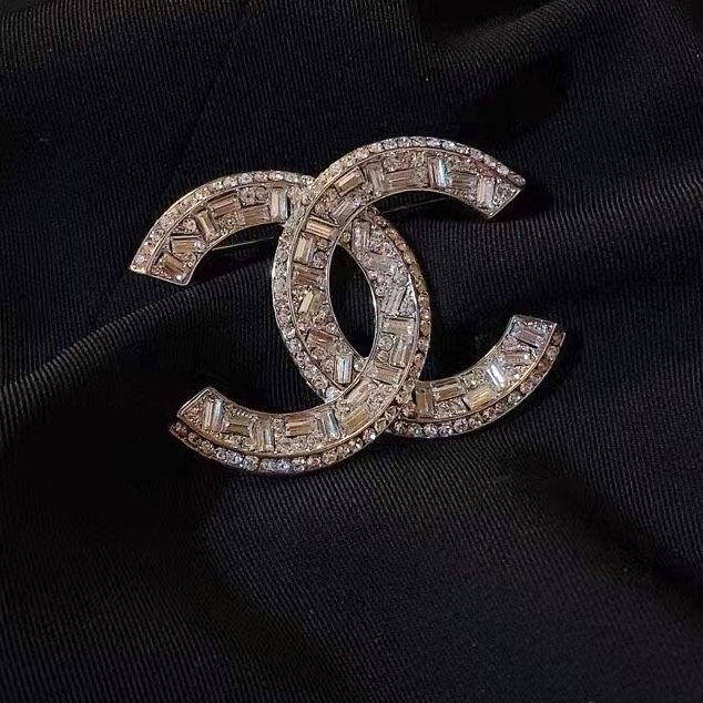 Cài Áo Nam, Nữ - Chanel Màu Vàng Bản To Pha Lê Trắng (CG)