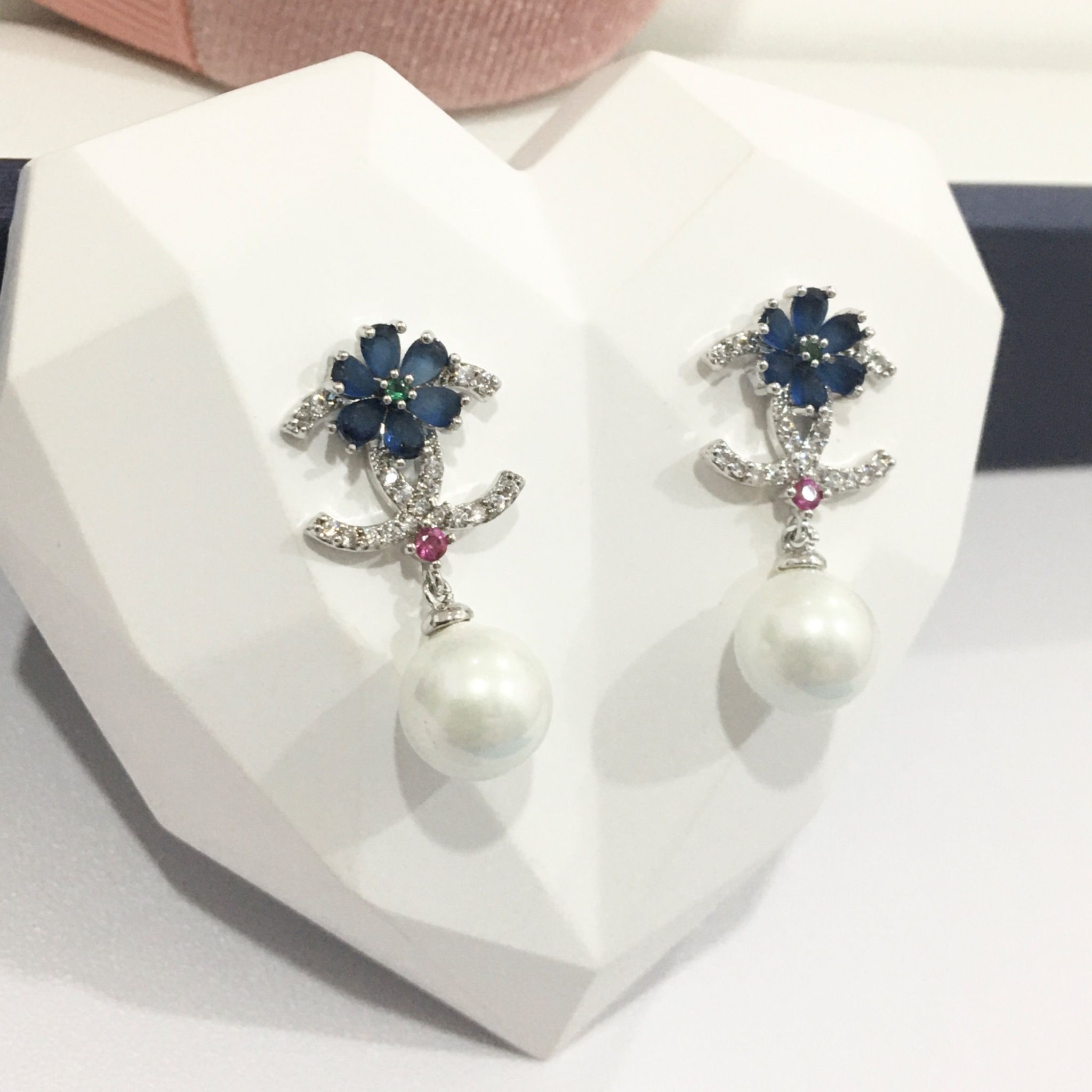 Bông Tai Cánh Hoa Chanel Màu Xanh Bích Ngọc Trai (CN)
