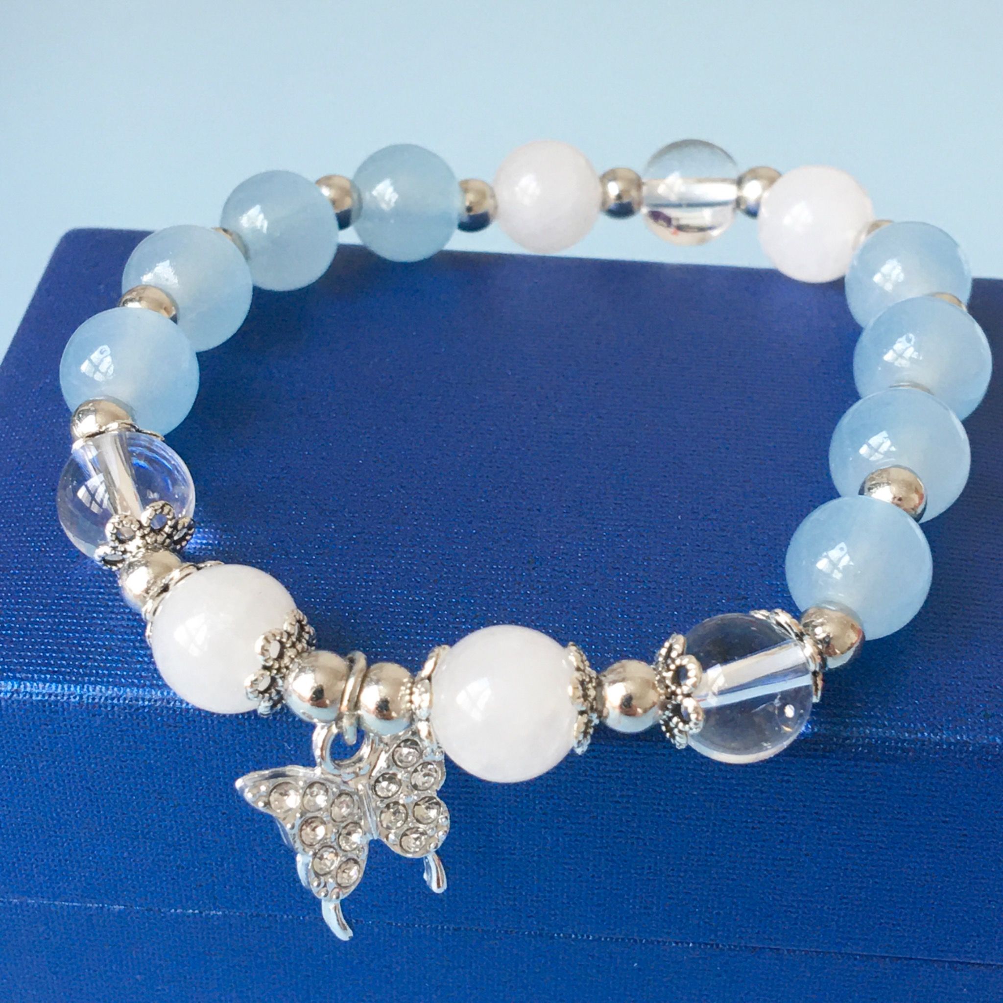 Vòng Tay Phong Thuỷ Cao Cấp - Con Bướm Trắng & Đá Aquamarine, Đá Thạch Anh Trắng Thiên Nhiên