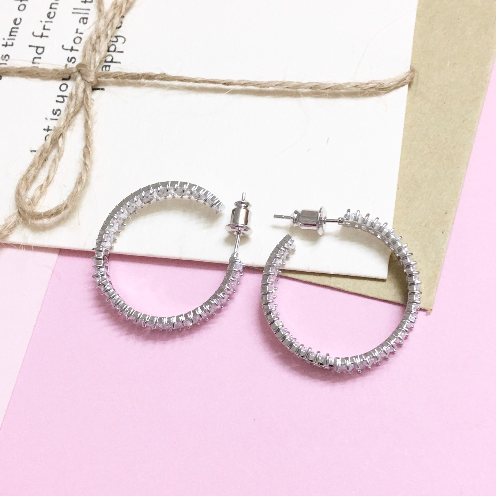 Bông Tai Khoen Tròn Màu Trắng 2,6cm Pha Lê Vuông (AY)