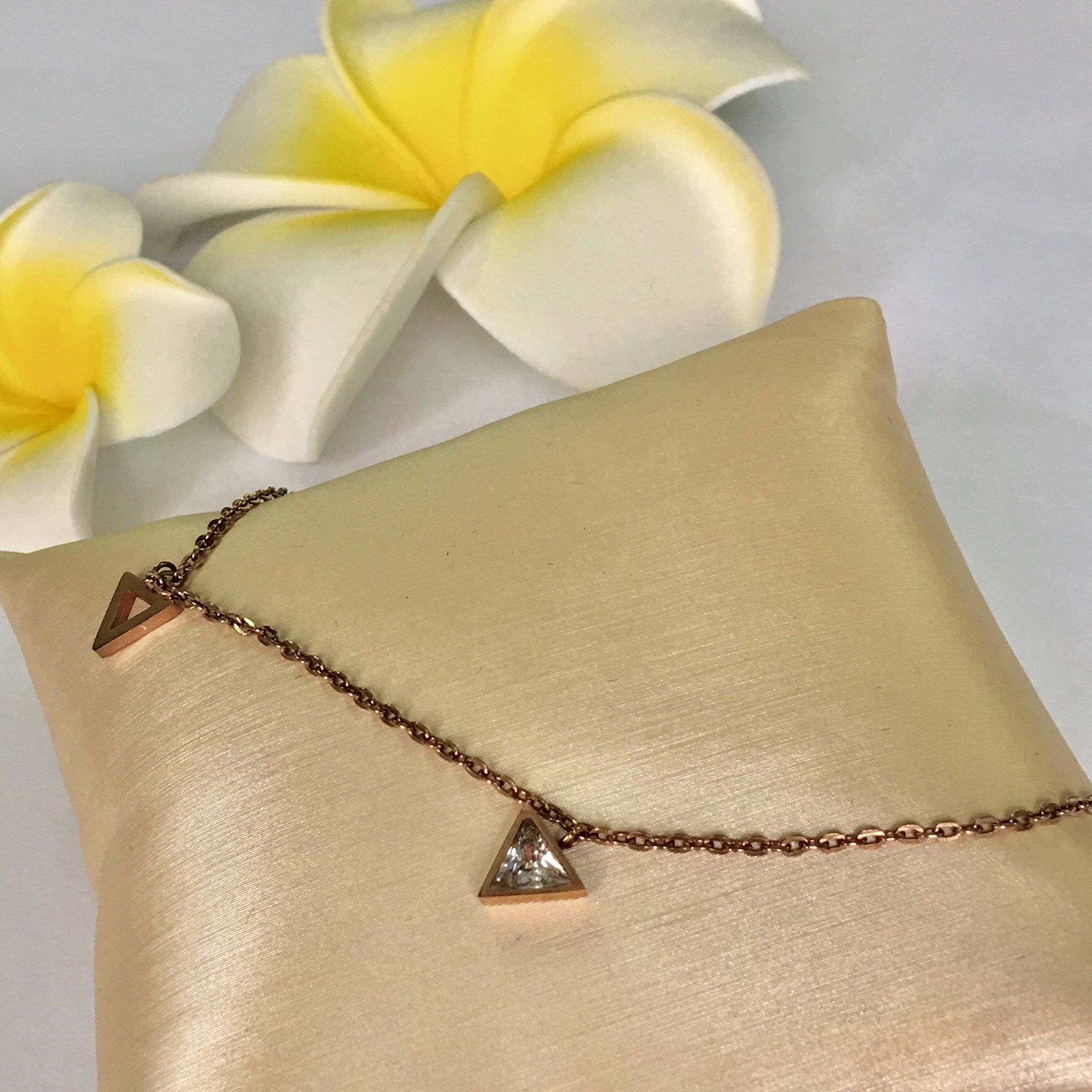 LẮC CHÂN TAM GIÁC PHA LÊ (AA)