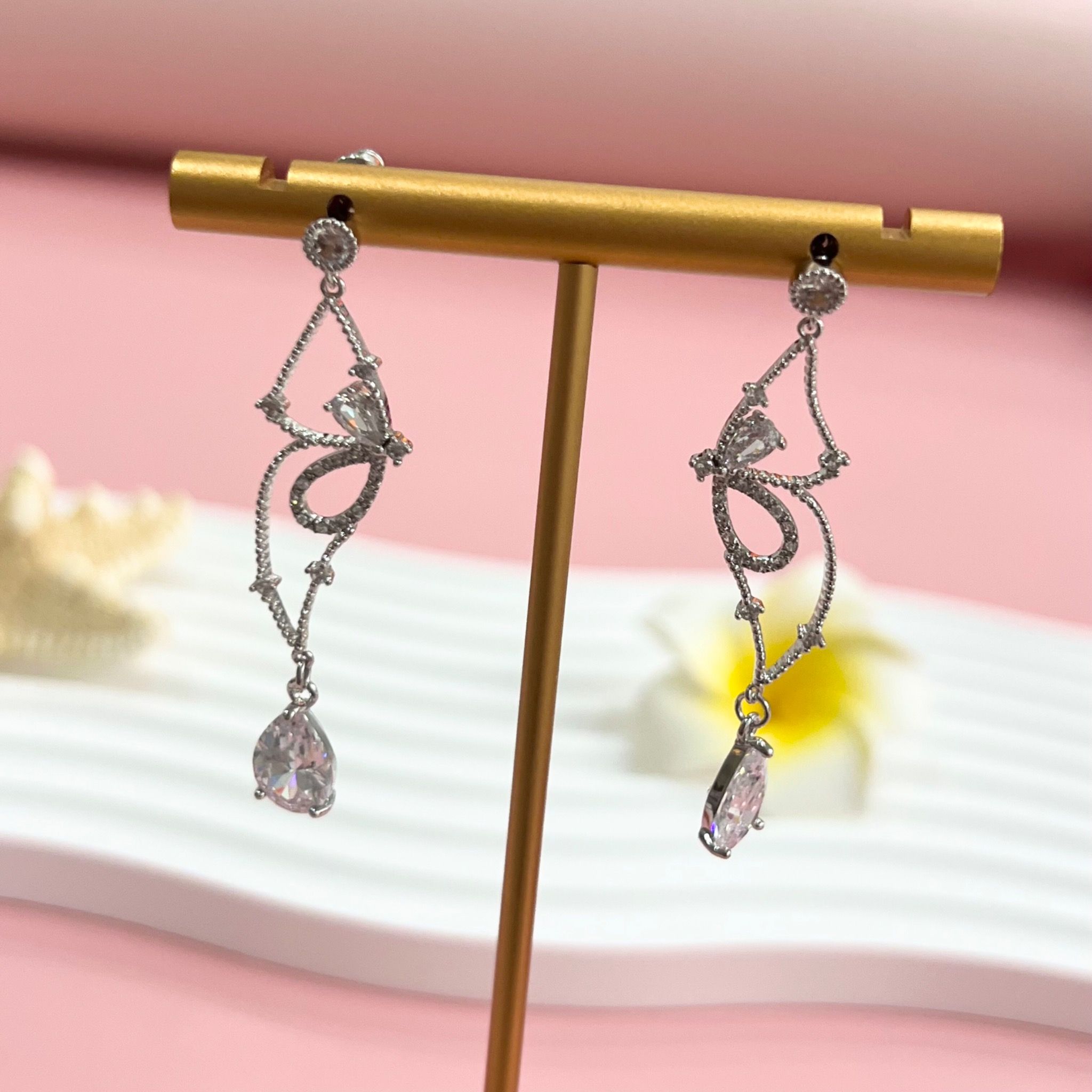 Bông Tai Con Bướm Xinh Pha Lê Trắng Tinh Tế (AL)