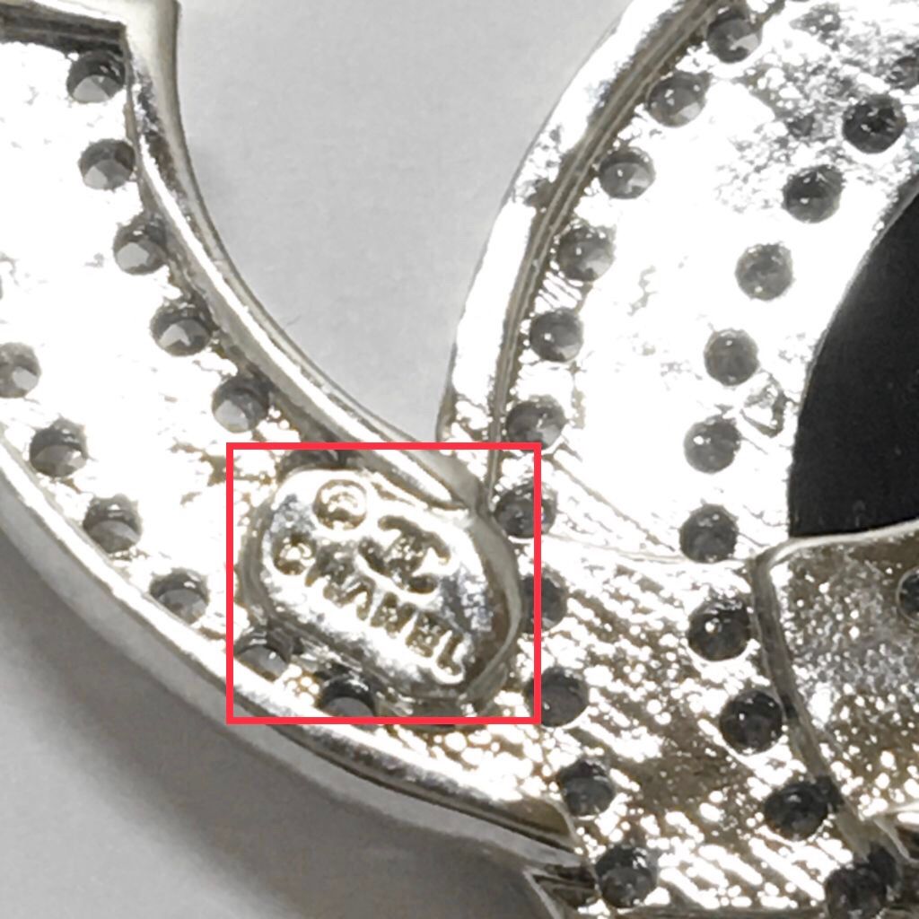Cài Áo Chanel Màu Trắng Đen Pha Lê (BA)