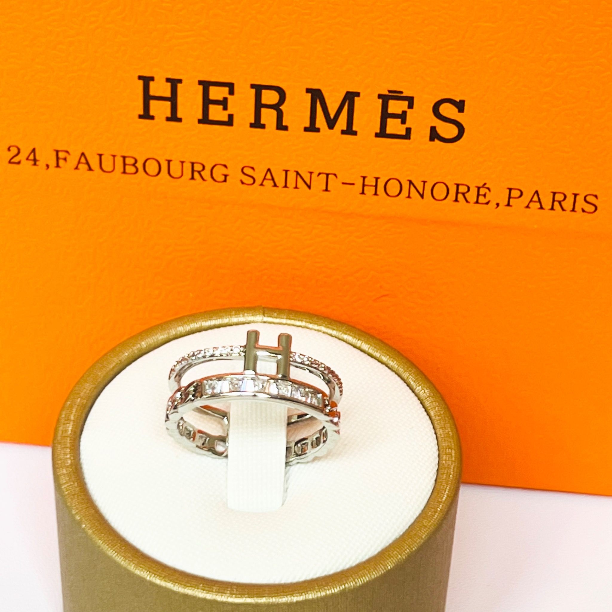 Bộ Trang Sức Hermes Trắng - Vòng Tay, Nhẫn & Bông Tai Pha Lê (AC)
