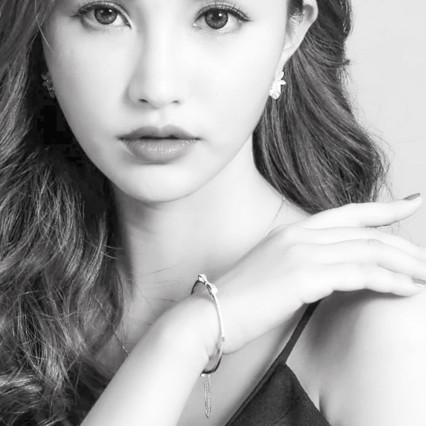 VÒNG TAY NƠ TRẮNG PHA LÊ (AA)