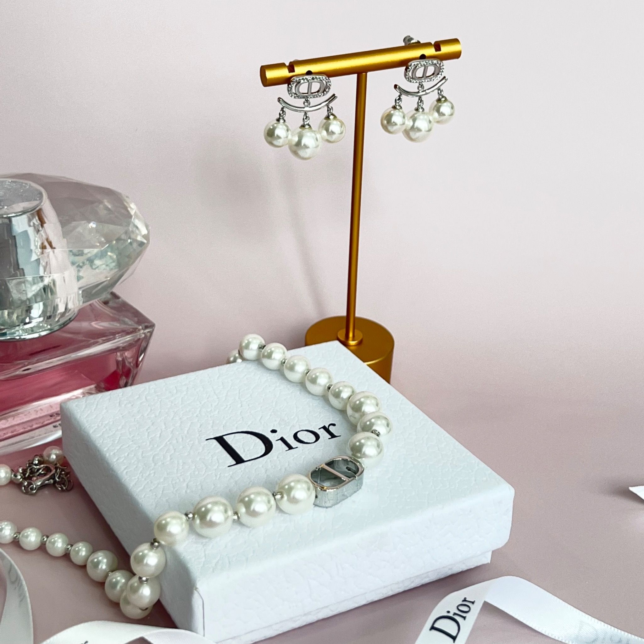Bộ Trang Sức Dior Trắng - Vòng cổ Choker & Bông Tai Ngọc Trai Quý Phái (AB)