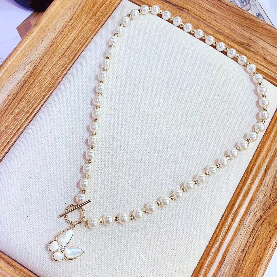 Dây Chuyền Ngắn - Choker Con Bướm Vàng Vỏ Trai Thiên Nhiên & Pha Lê, Ngọc Trai Trắng Tinh Tế