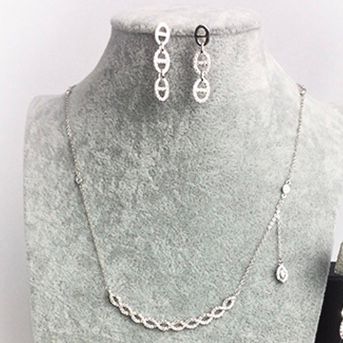 BỘ TRANG SỨC HÌNH OVAL DÂY CHUYỀN VÀ BÔNG TAI PHA LÊ