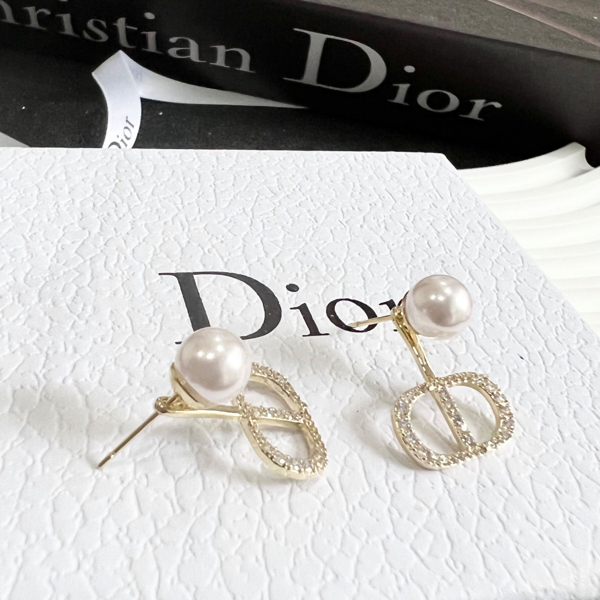 Bông Tai Dior Màu Vàng Ngọc Trai & Pha Lê Trắng (AN) - Có 3 Kiểu Đeo