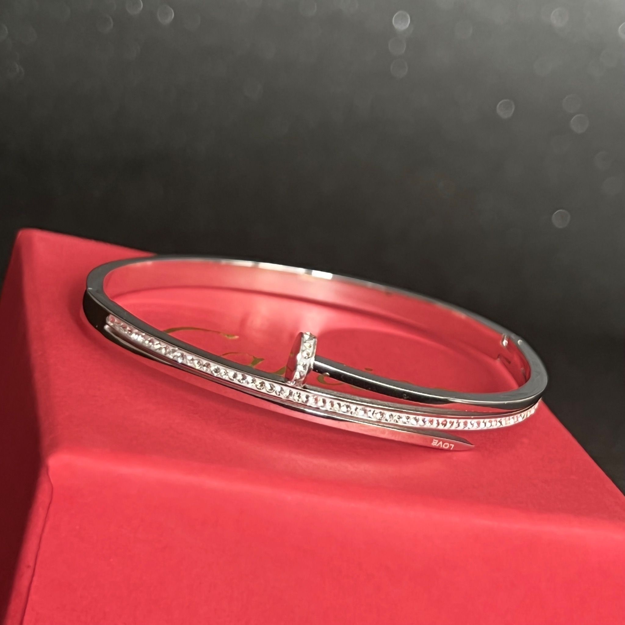 Vòng Tay TiTan Cao Cấp - Cây Đinh Cartier Pha Lê Trắng (AE)