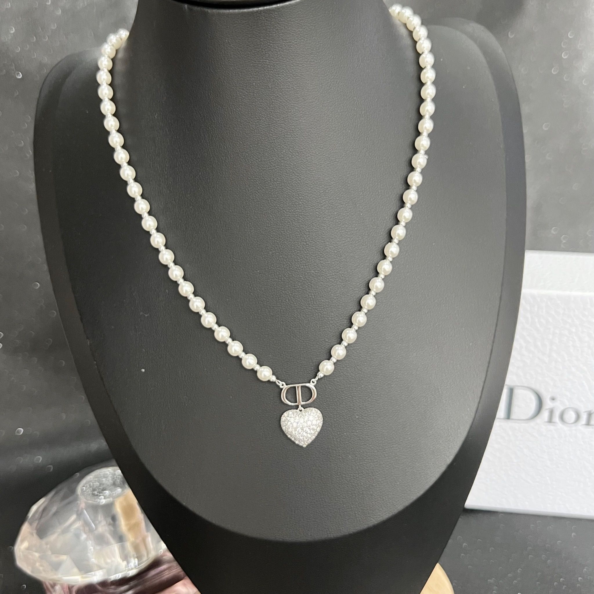 Dây Chuyền Ngắn - Dior Trái Tim Màu Trắng Ngọc Trai & Pha Lê (AJ)