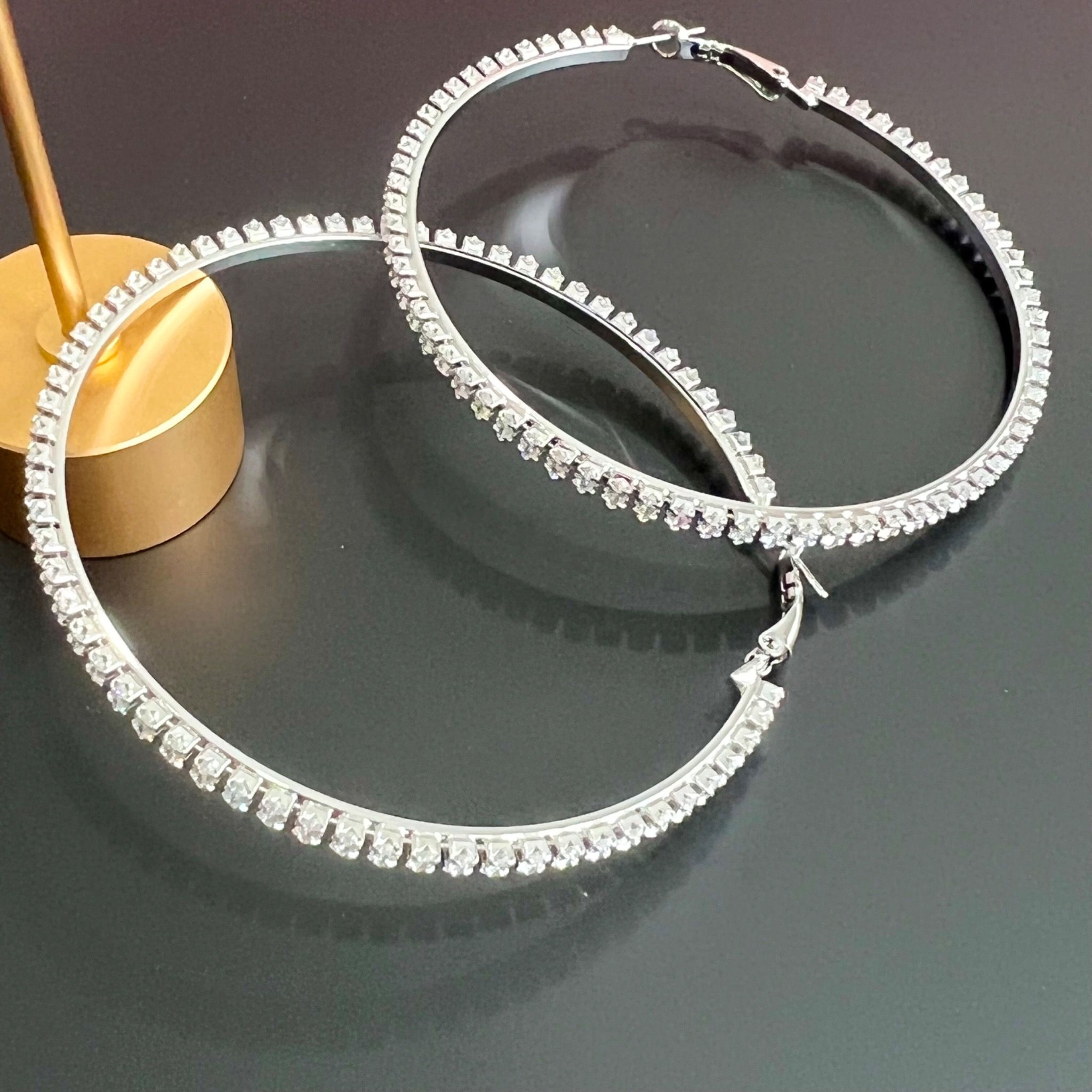 Bông Tai Khoen Tròn Bản To Màu Trắng 6,3cm Pha Lê (BN)