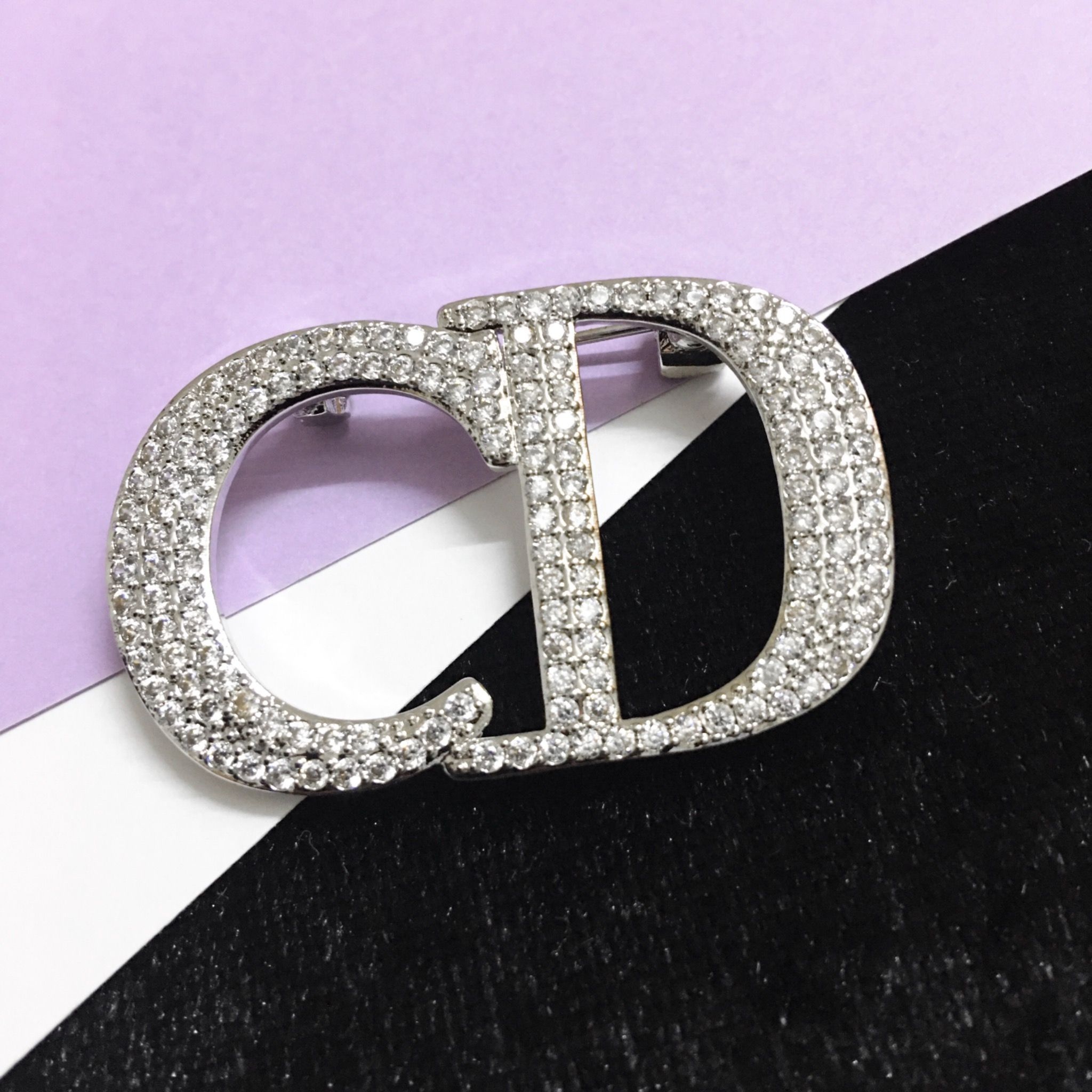 Cài Áo Nam, Nữ - Dior Màu Trắng Pha Lê (AH)