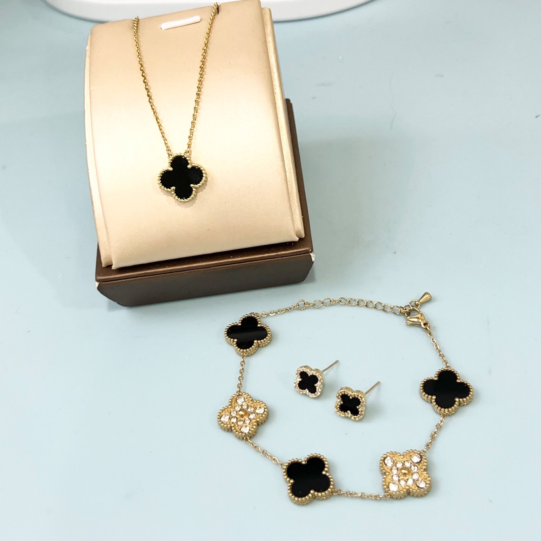 Bộ Trang Sức Cỏ 4 Lá May Mắn Vàng Đen Size 1cm - Dây Chuyền, Vòng Tay & Bông Tai Pha Lê (AP)
