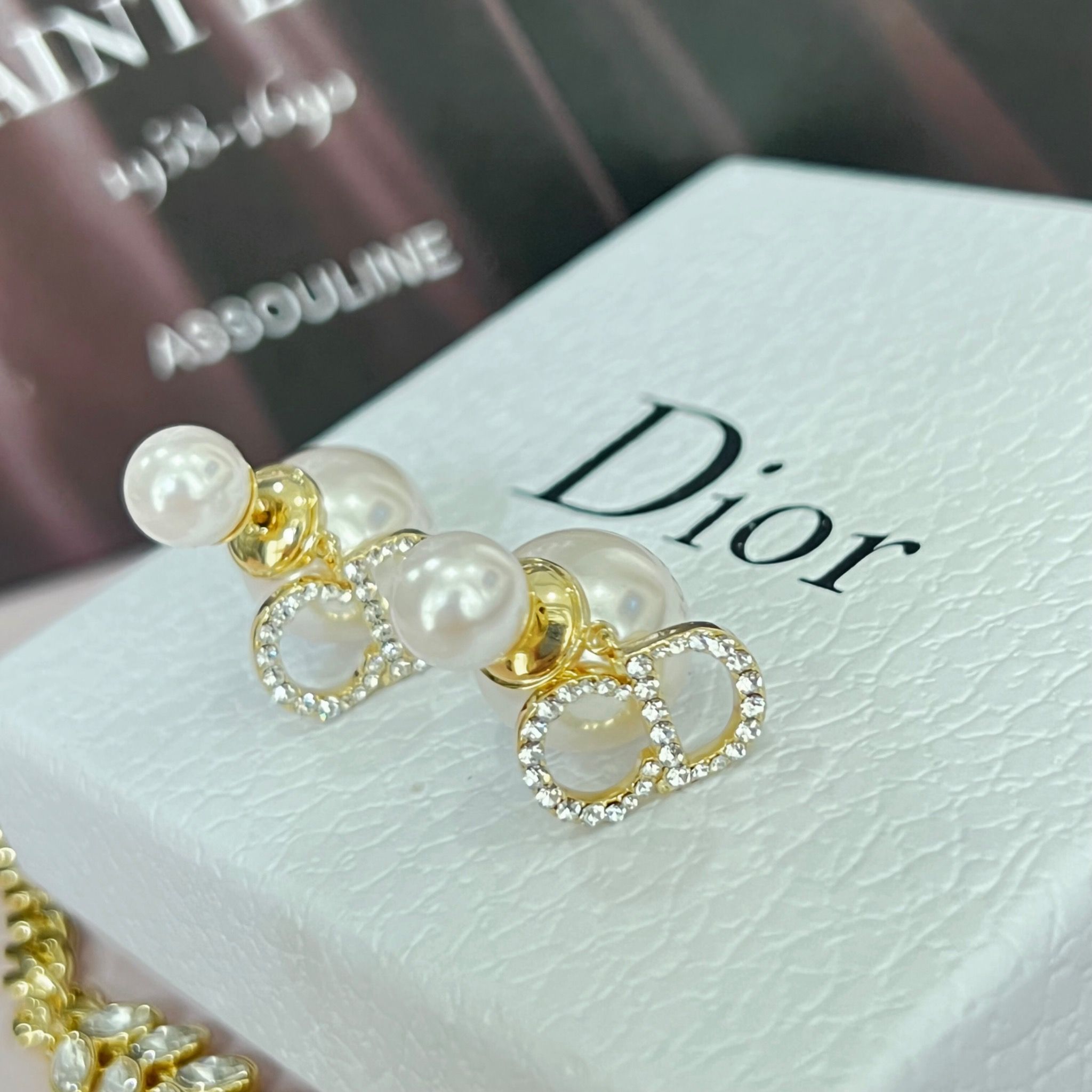 Bộ Trang Sức Di.oor Trắng - Vòng cổ Choker & Bông Tai Ngọc Trai, Pha Lê 2 Kiểu Đeo Quý Phái (AL)
